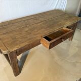 Table basse ancienne en bois brut, style campagne