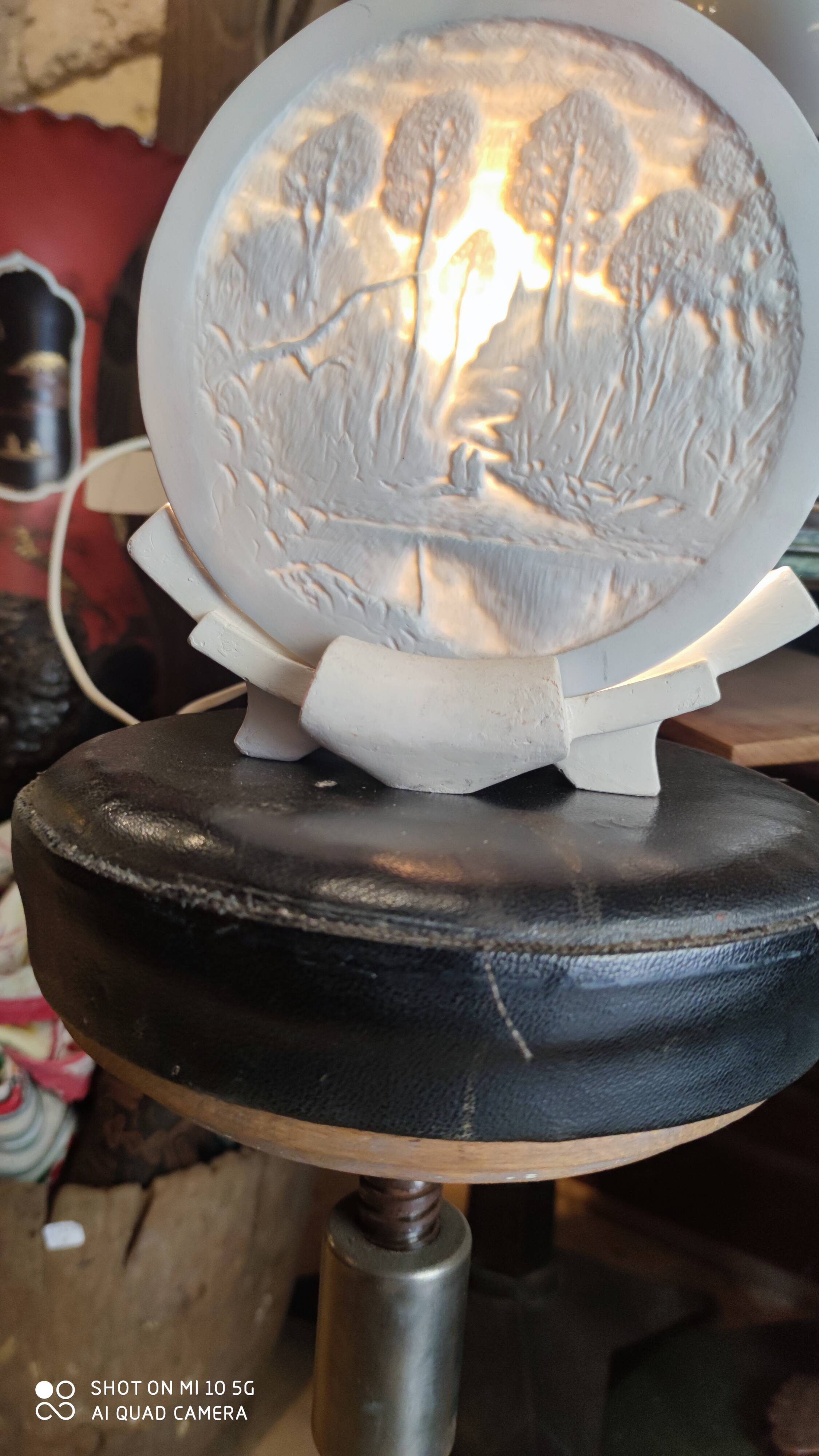 Lampe lithophanie en biscuit et stuc style arts décoratifs