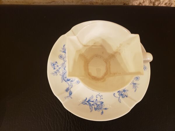 5 tasses & 4 sous tasses fleurs bleues