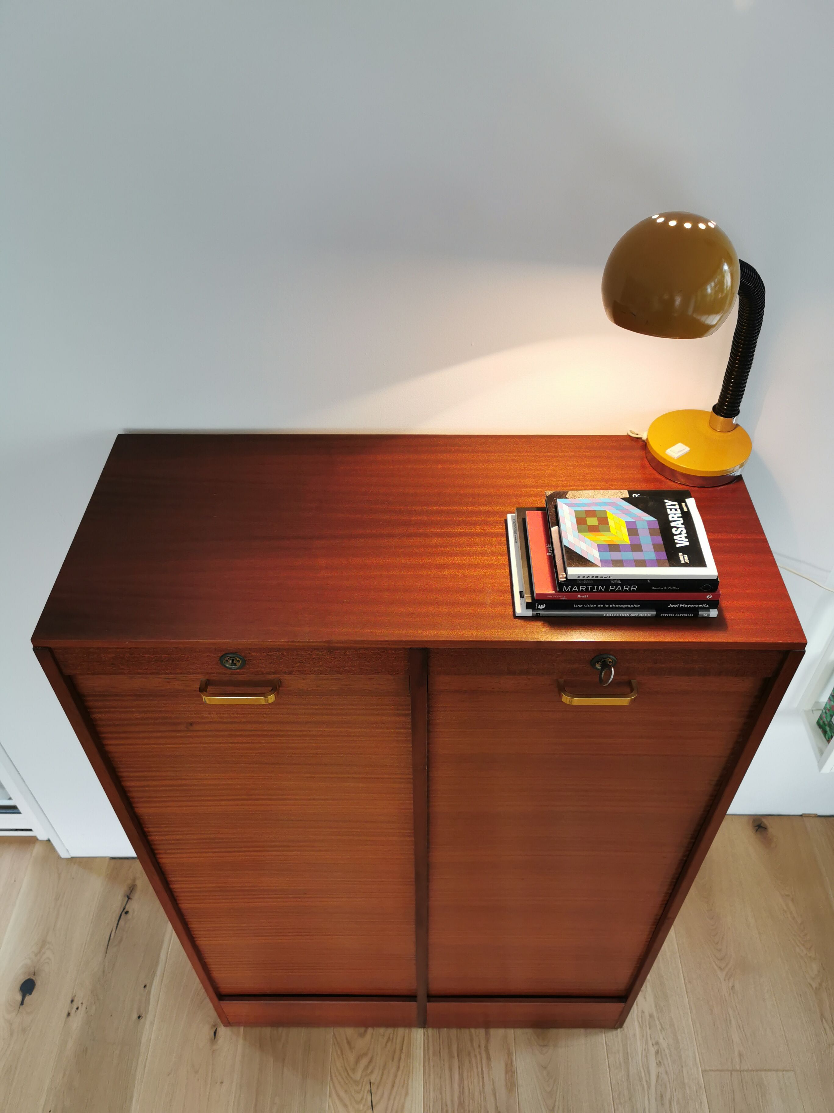 Cabinet curtain binder