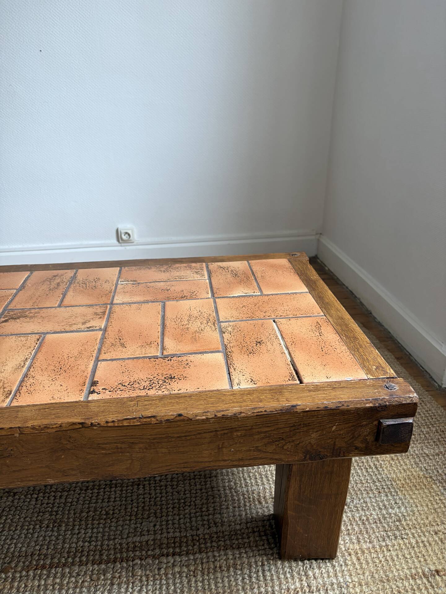Table basse brutaliste