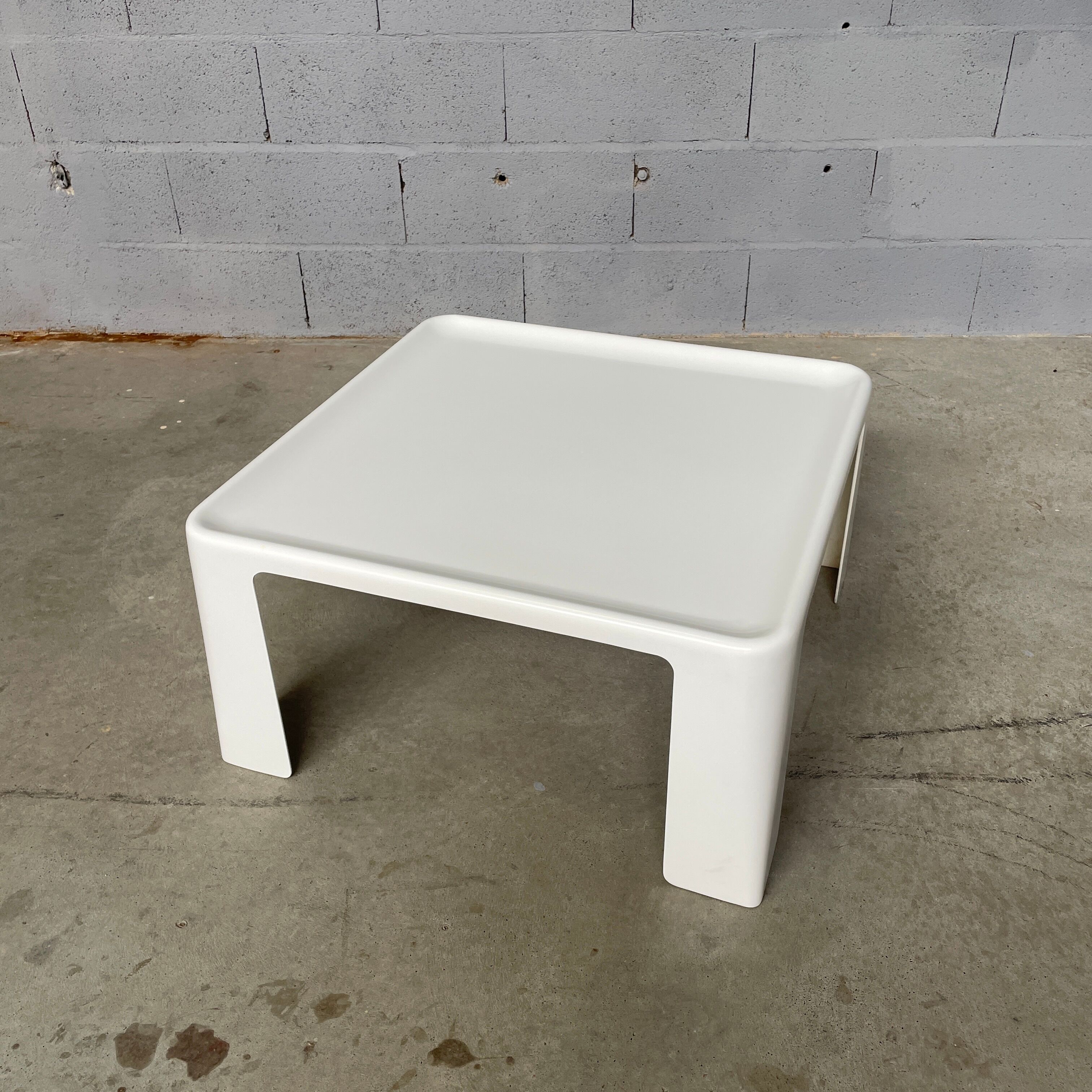 Coffee table "Amanta", Mario Bellini