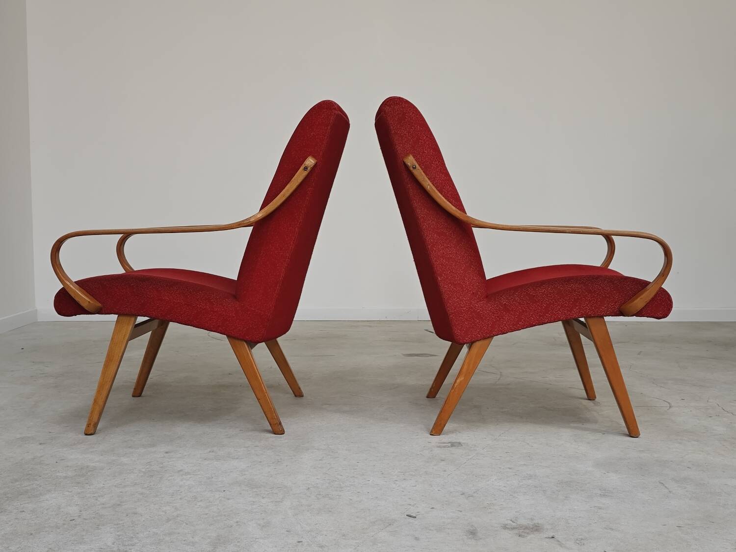 Pair of red armchairs 6953 by Jaroslav Smidek for Ton Bystrice Thonet 1960