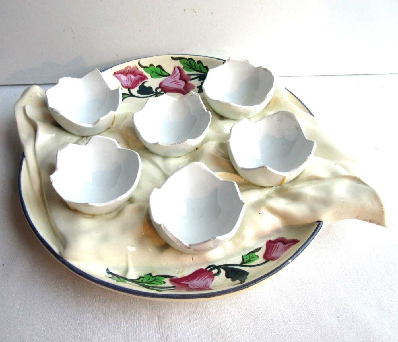 Egg dish or egg dish in slip trompe l'oeil signed GD Paris Deposited