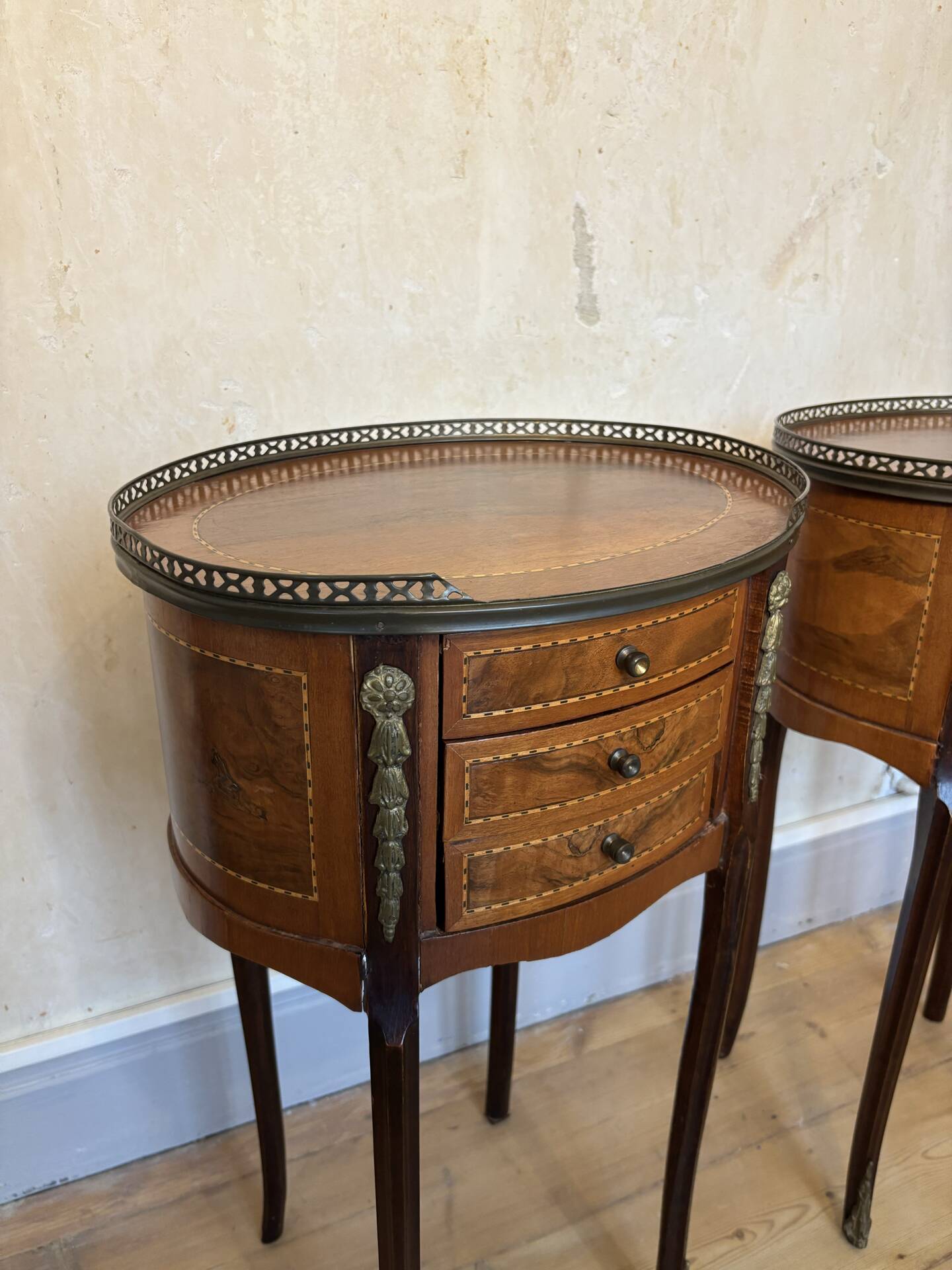 Paire de tables de chevets de style Transition