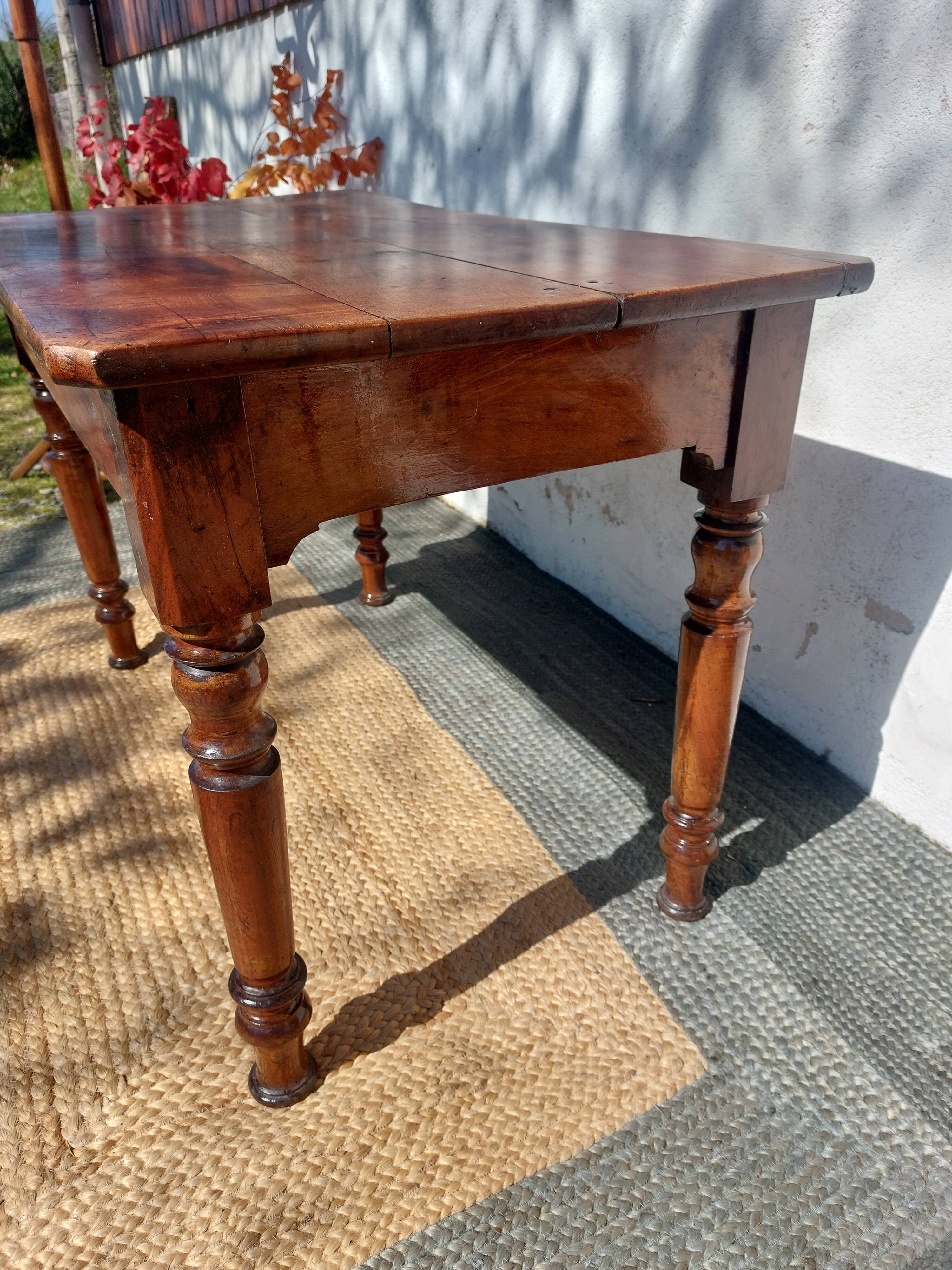 bistro table in wood, for meals or as a desk