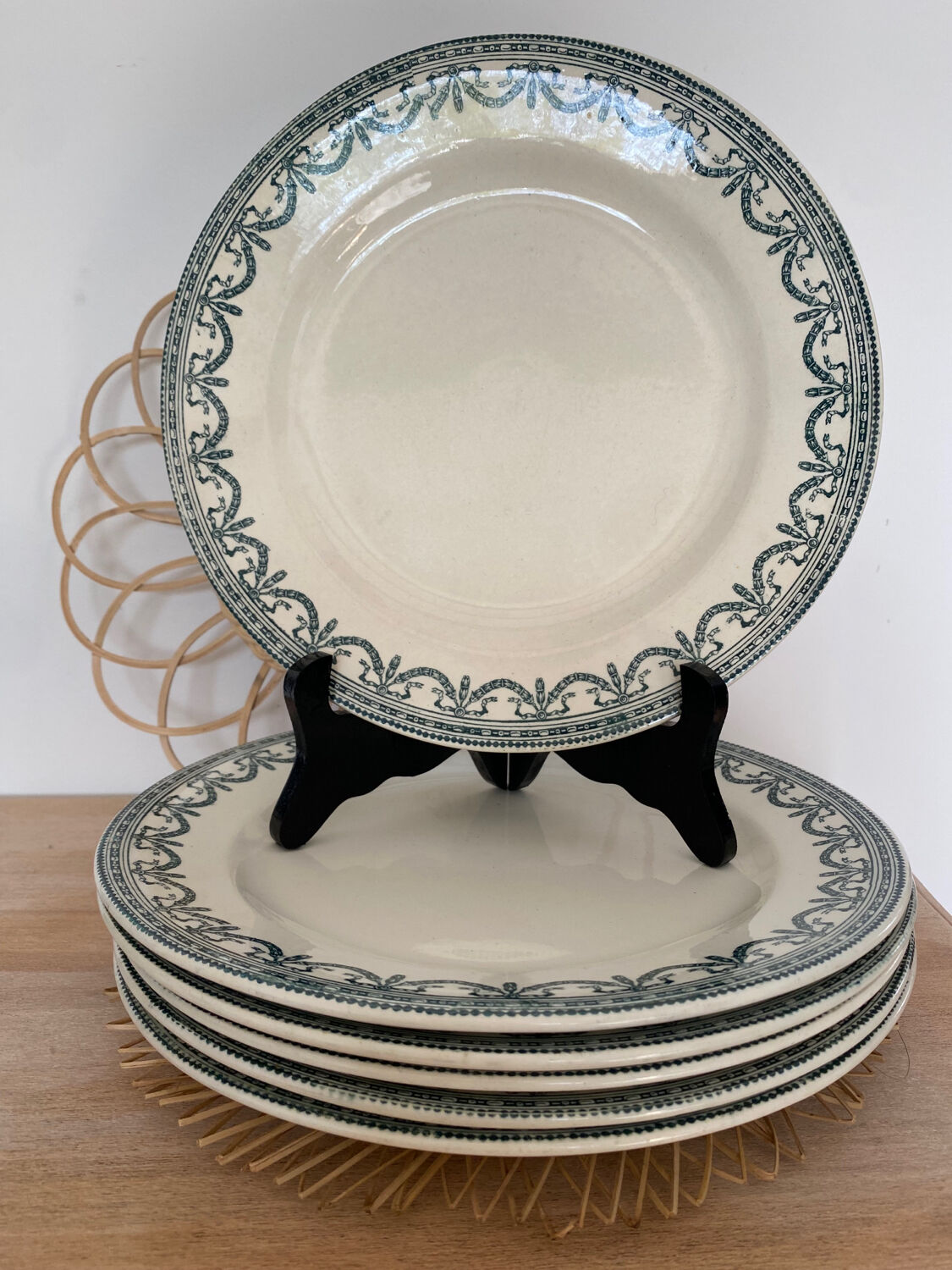 6 flat plates Terre de Fer Salins model Garlands L.XVI