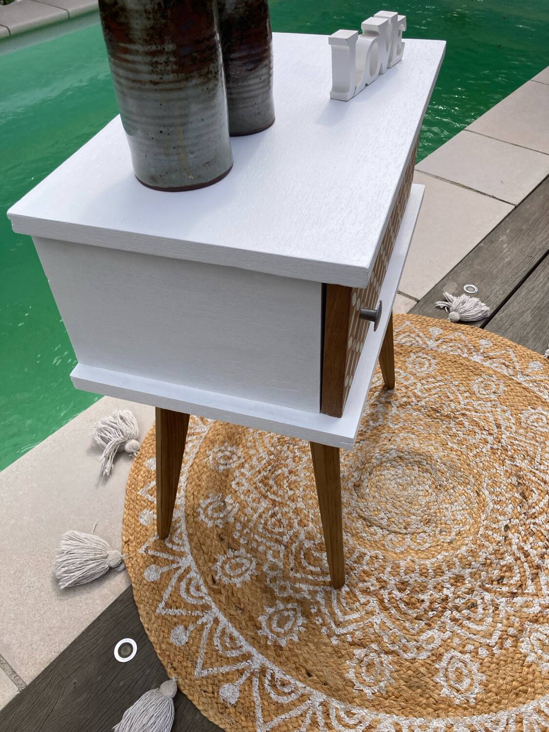 Beautiful vintage bedside table with tapered legs, Scandinavian/pop style in raw white.