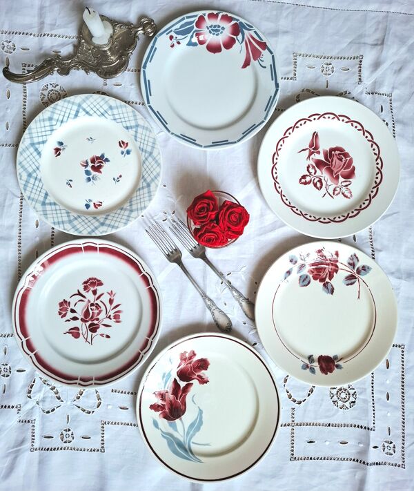 Assiettes plates anciennes dépareillées en faïence accompagnées d'un p