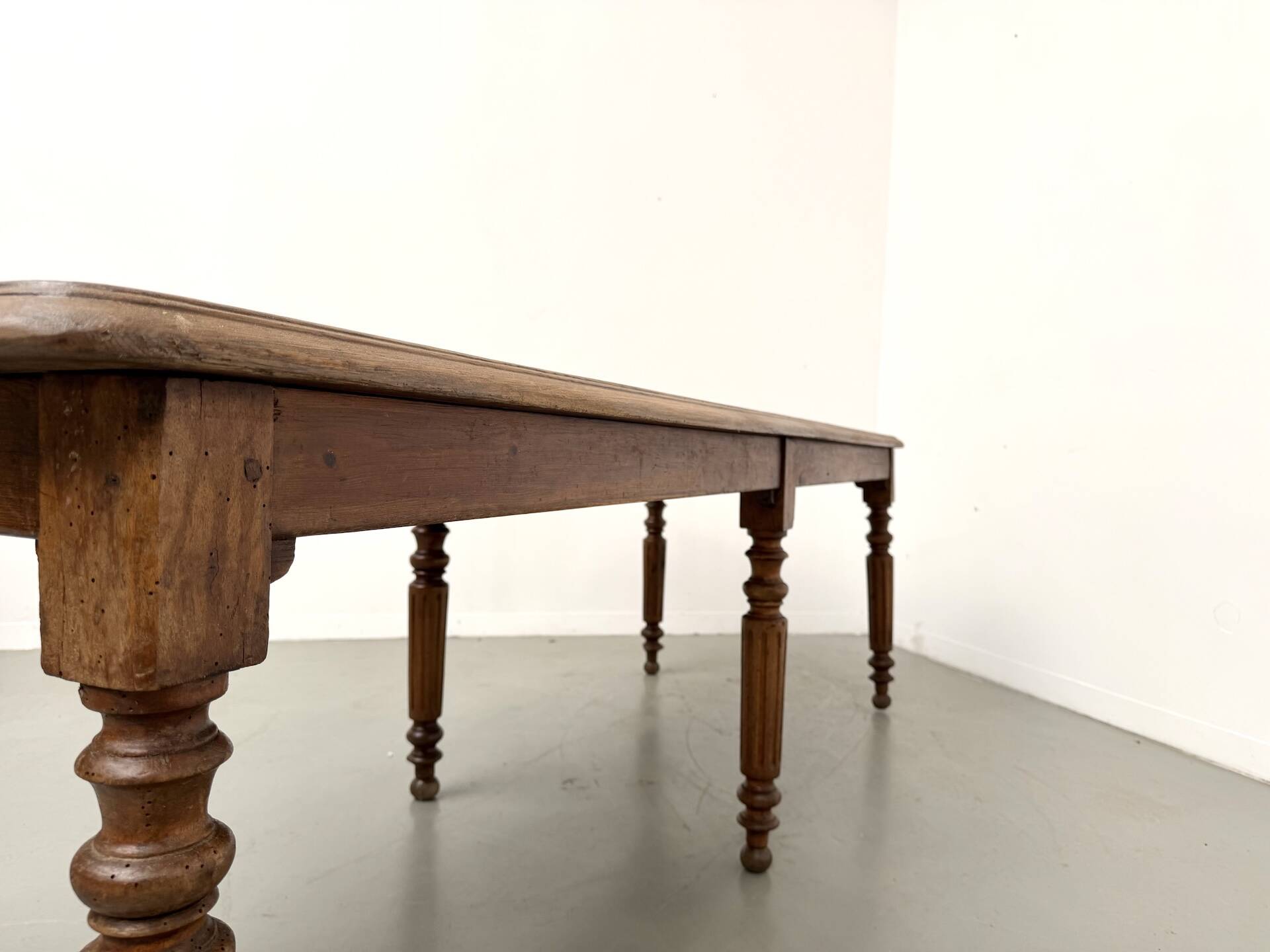 Table en chêne massif à 6 pieds tournés (1900)