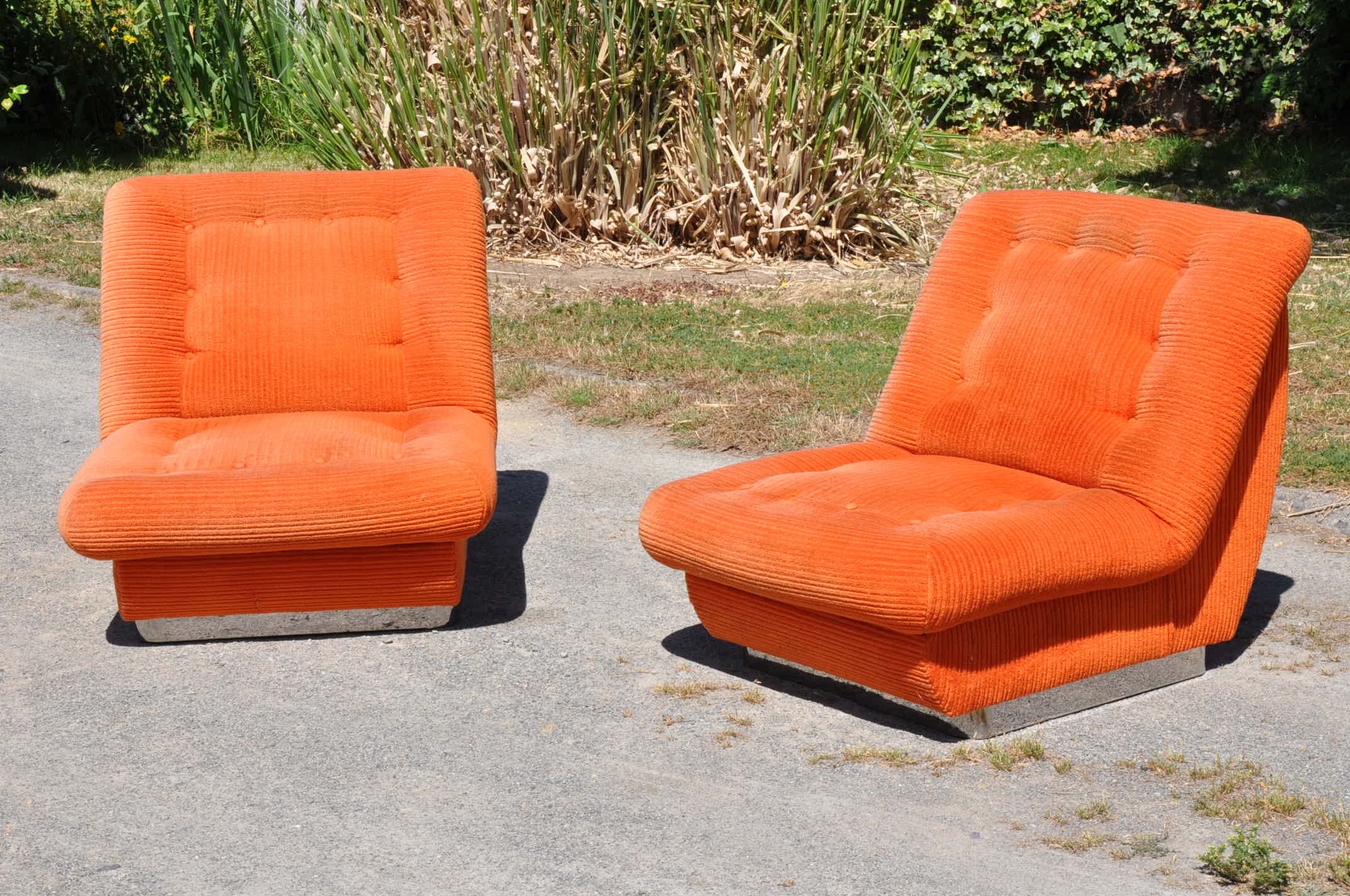 Paire de fauteuils des années 70