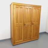 Armoire dressing vintage Guillerme et Chambron en chêne massif années 60