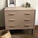 Commode rose rénovée