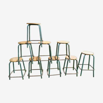 Lot de 9 chaisses vert/bleu tabouret industriel années '50 dont 8 bas et un haut