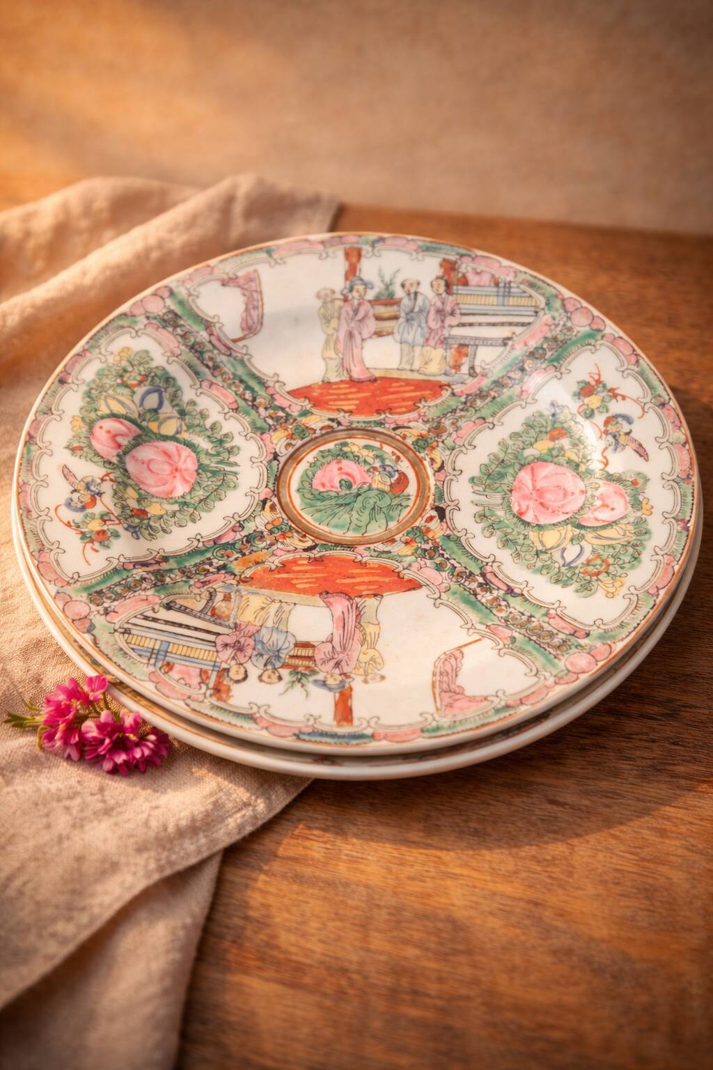 Vintage Japanese artisan plate – hand-decorated porcelain – Ø 30