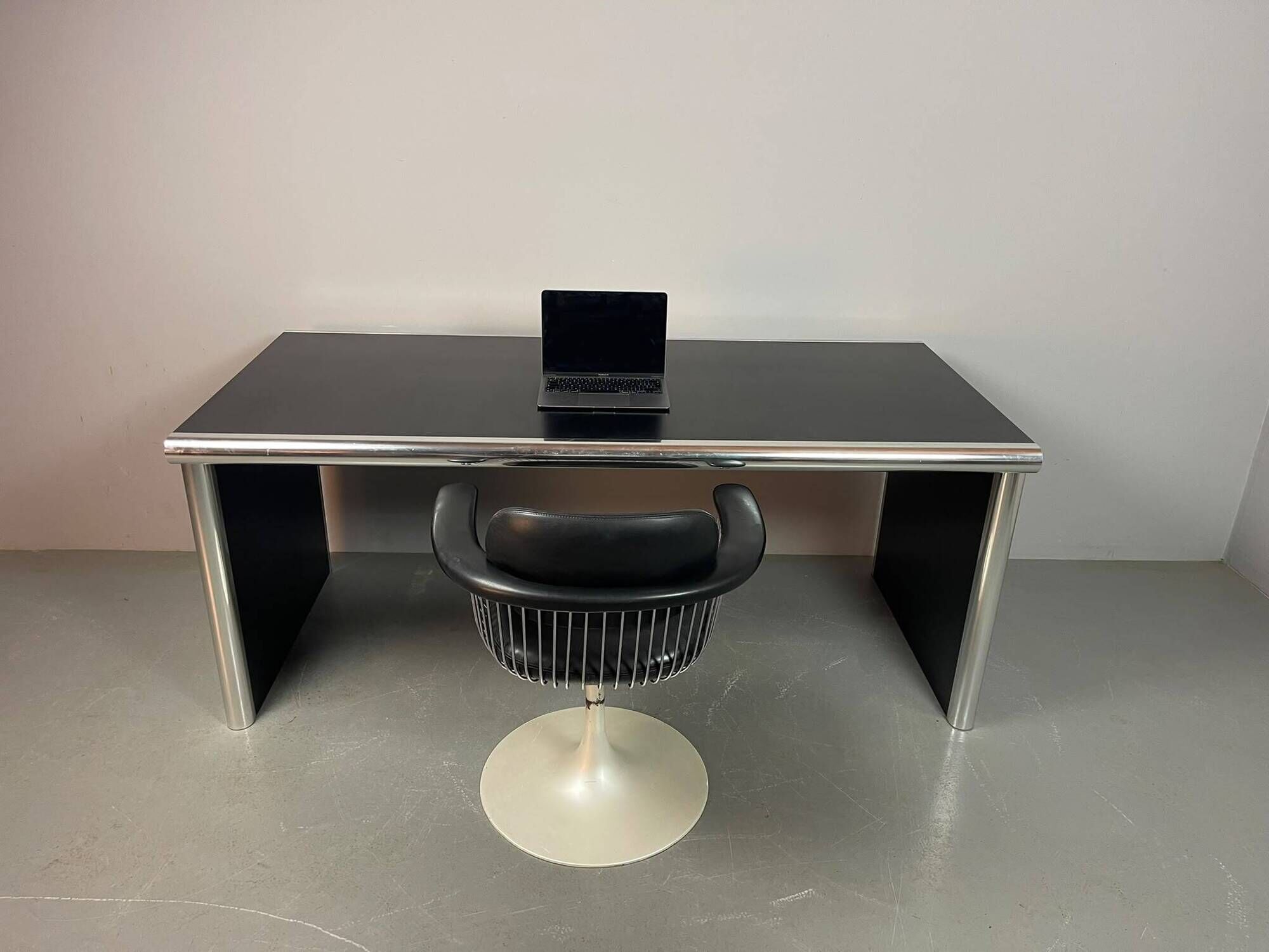BIG Executive Design Desk by Guido Faleschini for i4 Mariani. Italy, 1970s.