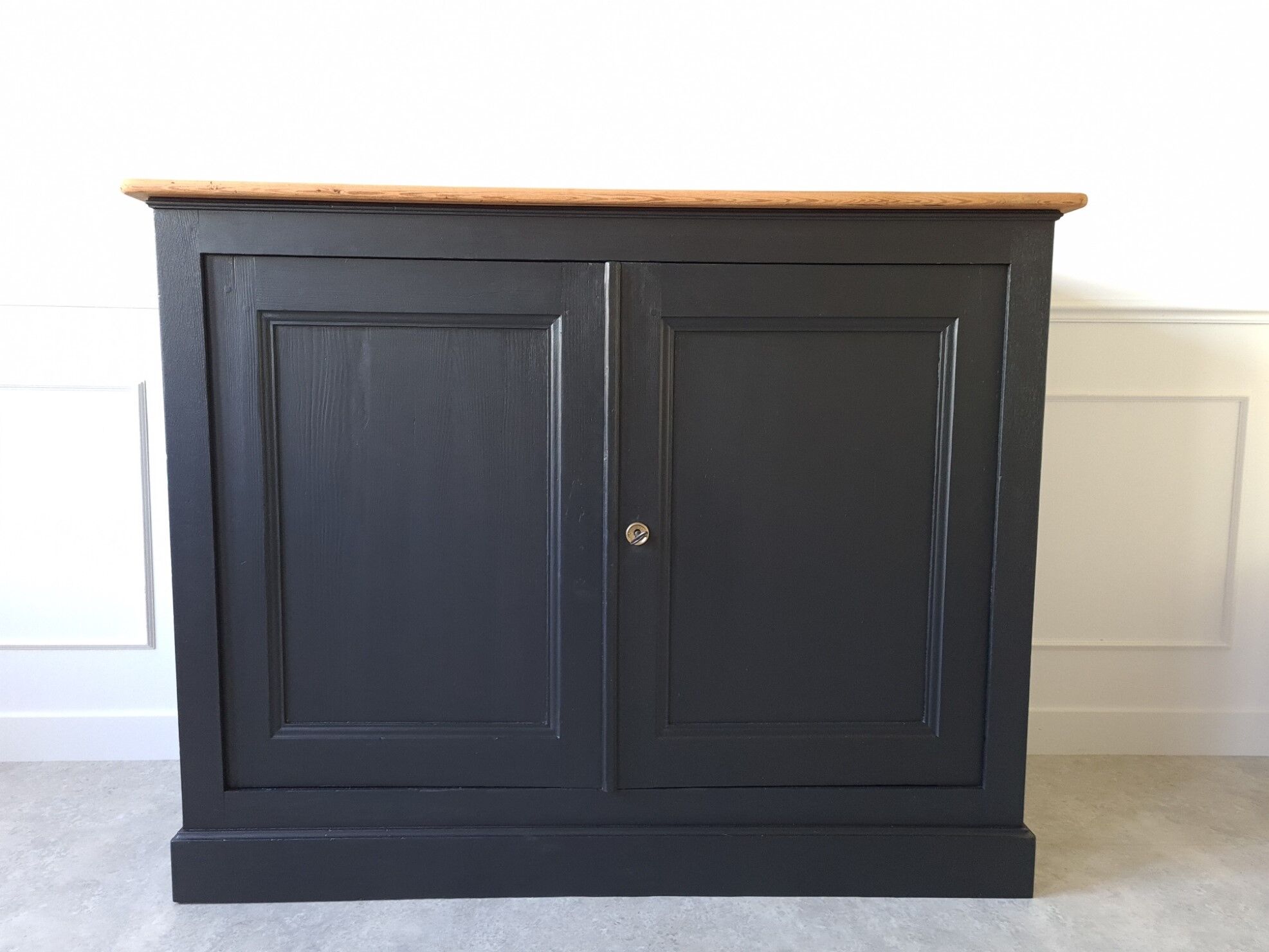 Black Parisian buffet