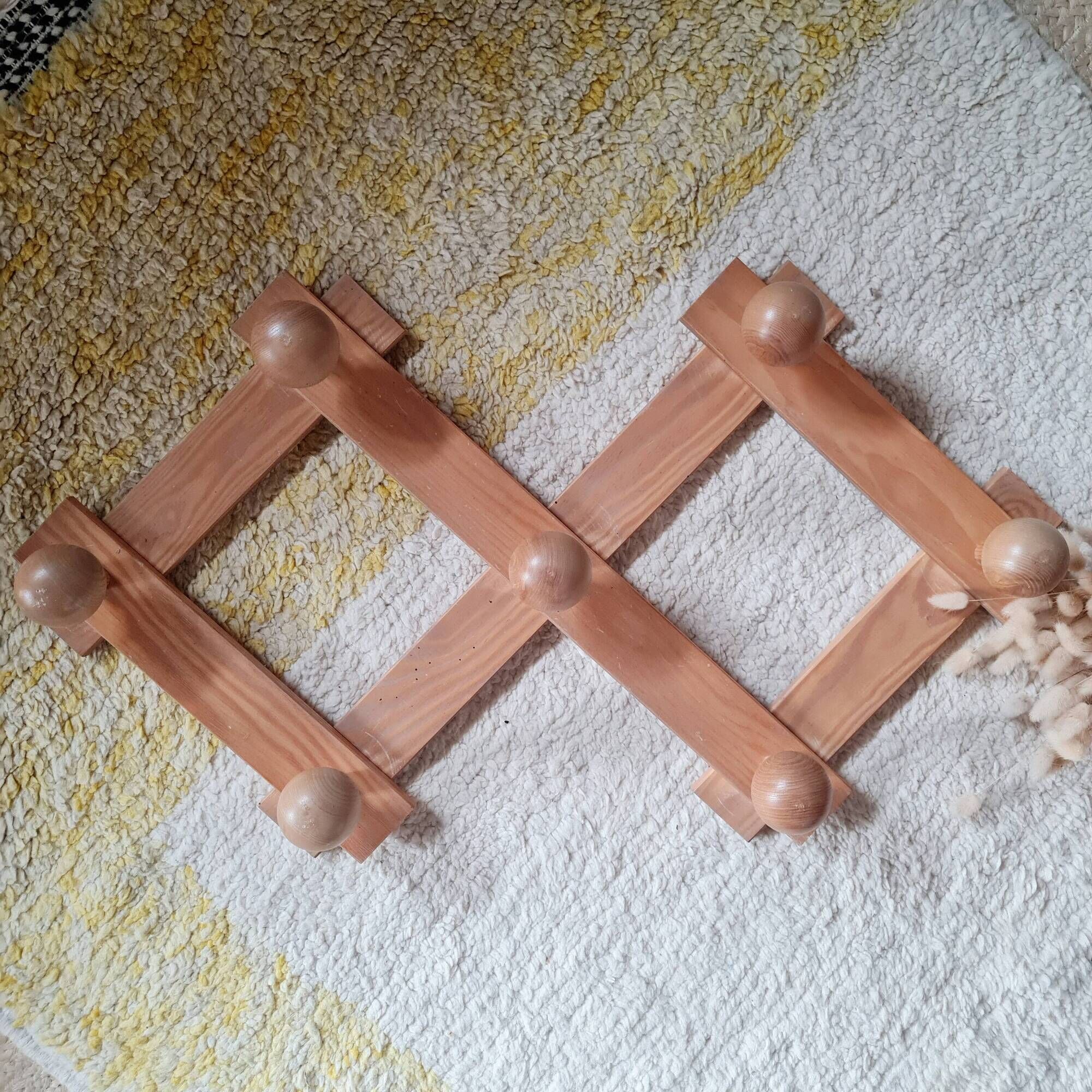 Wall-mounted accordion coat rack in solid pine