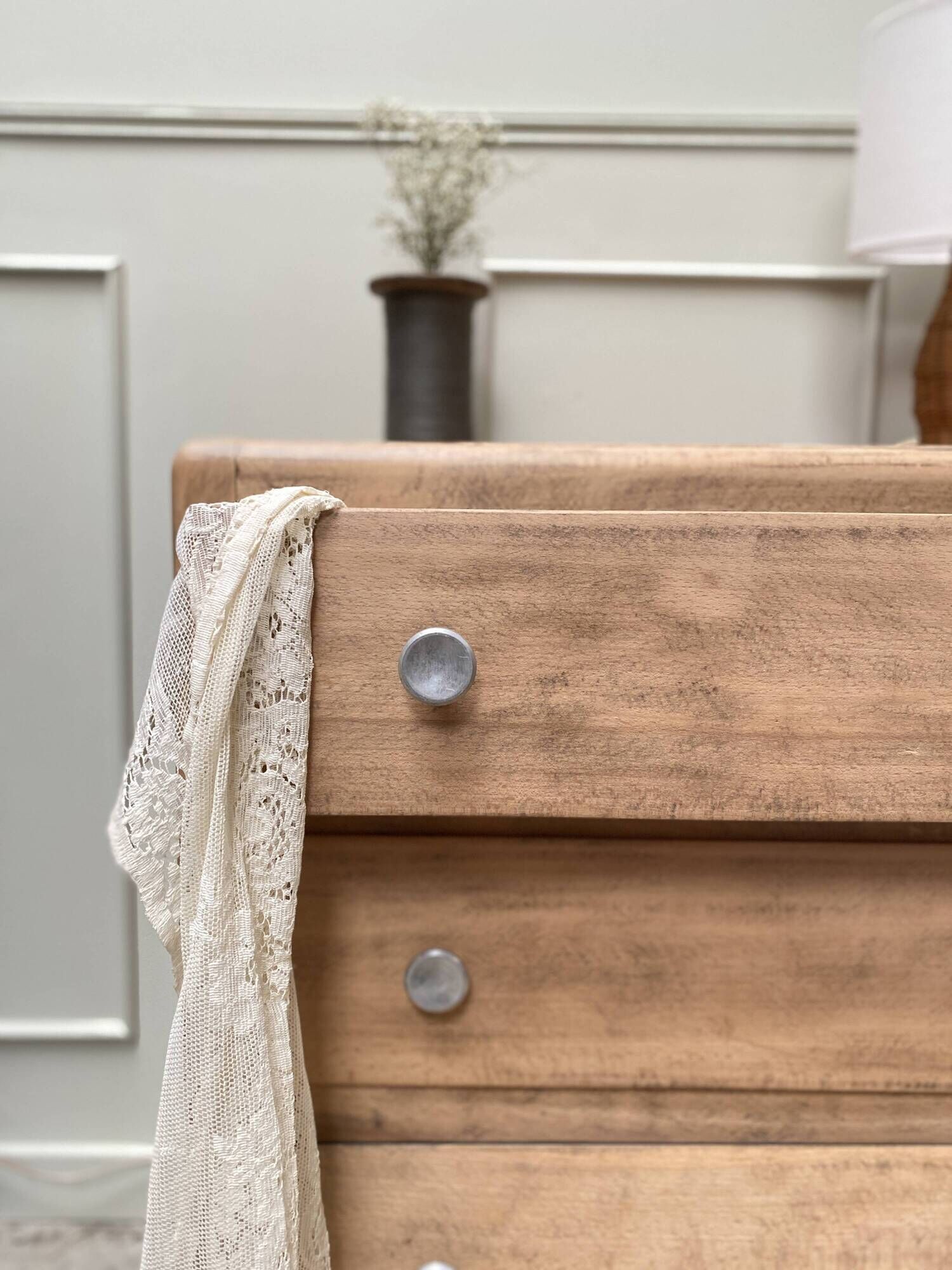 Moustache leg commode (renovated)