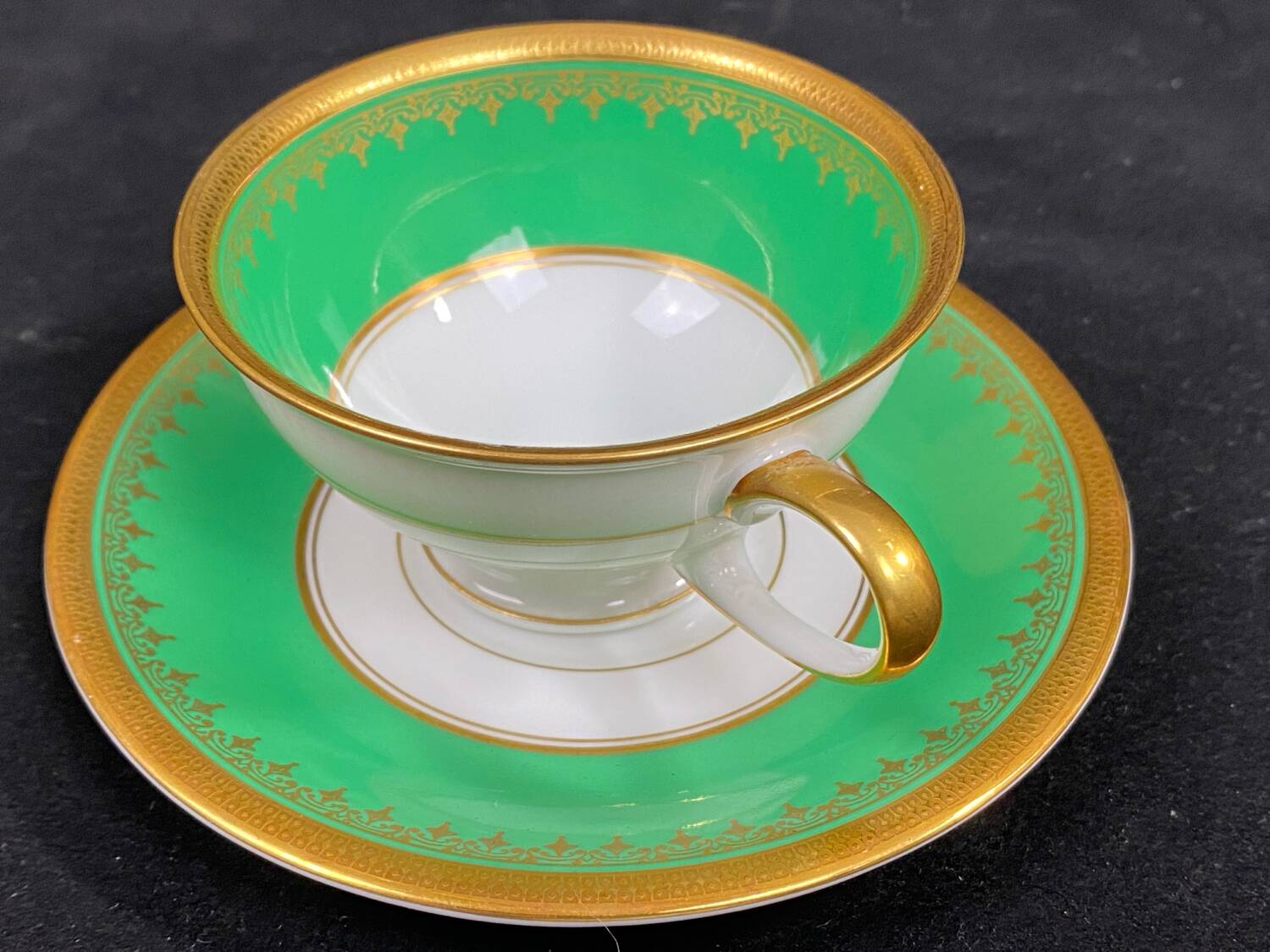 Complete set of 12 Art Deco fine porcelain cups and saucers Ros.