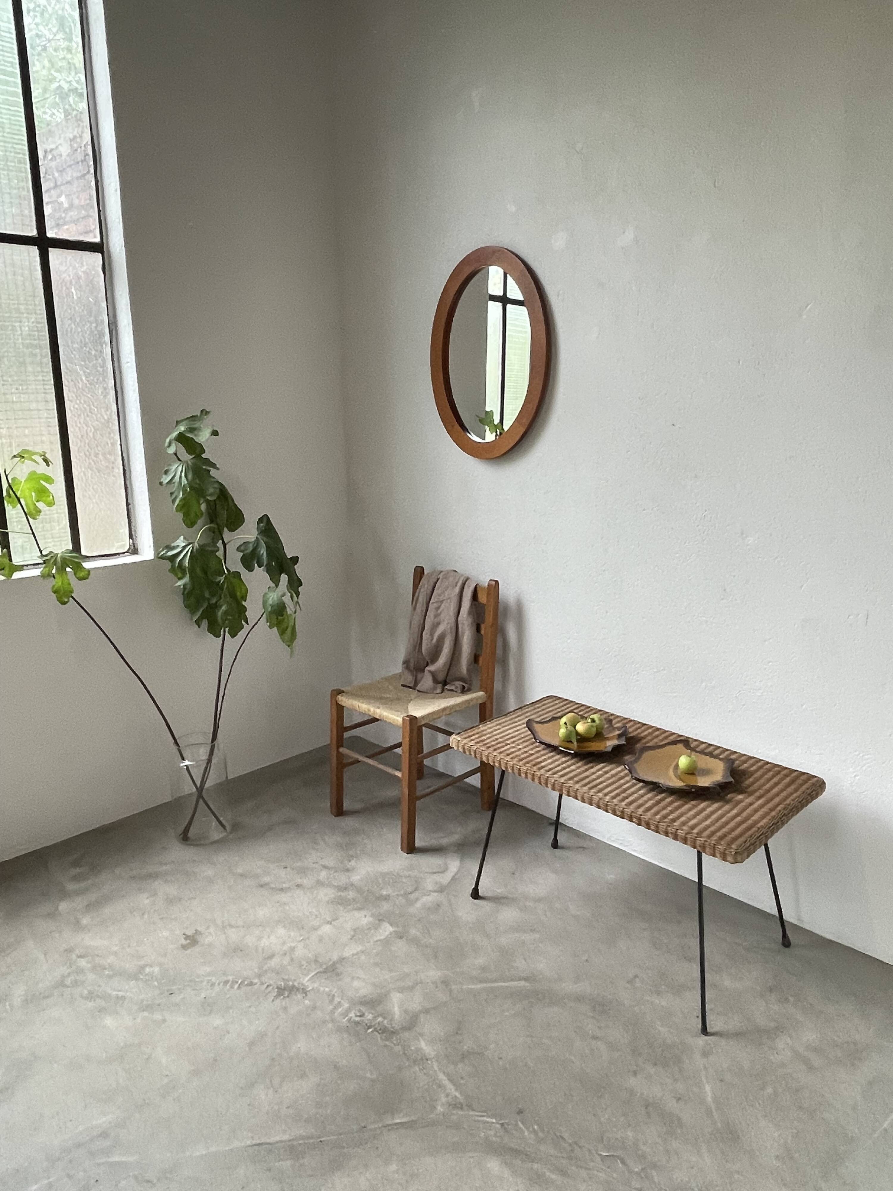 Table basse osier tressé et métal 1960