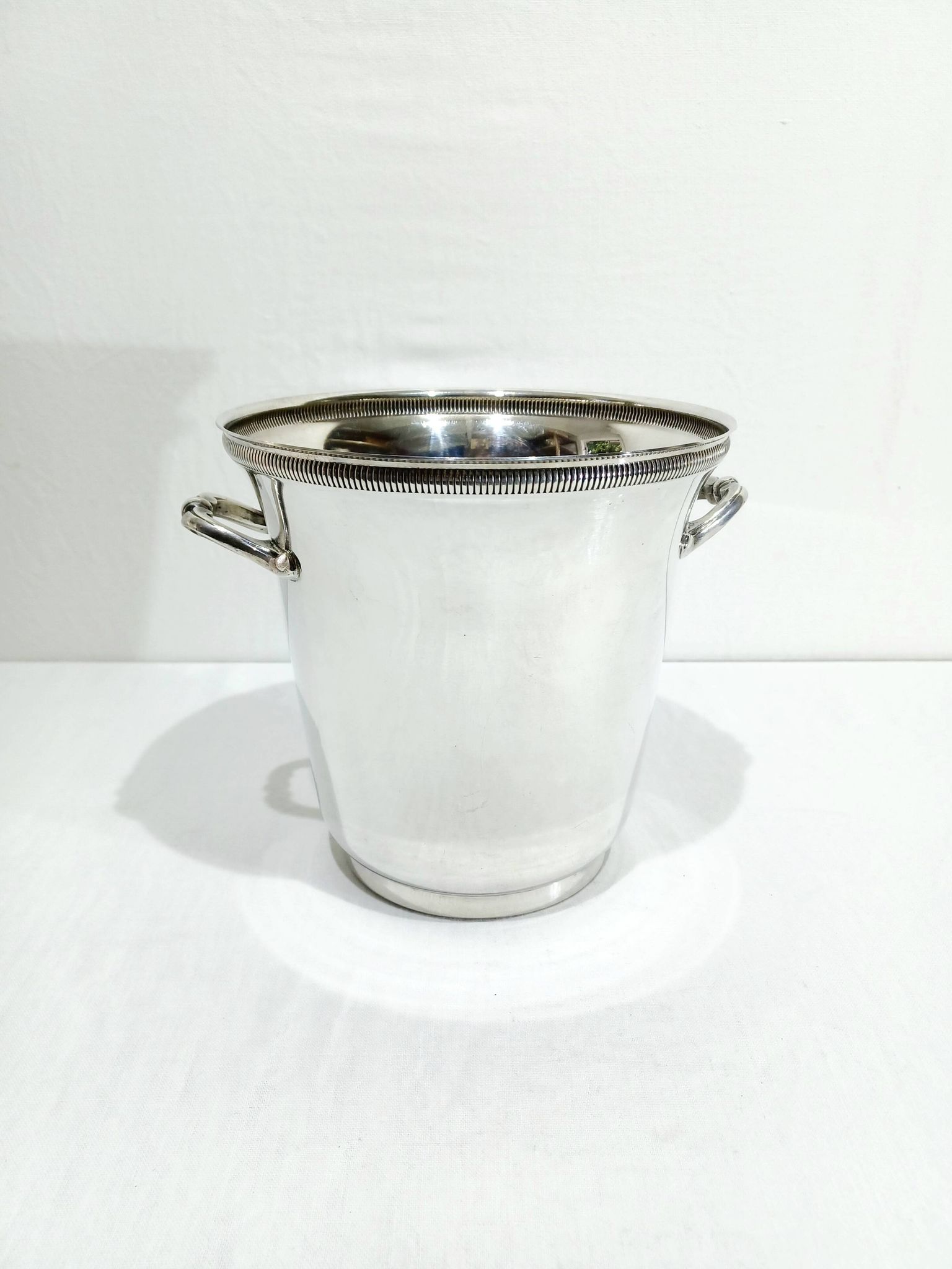 Seau à champagne en métal argenté, décor godrons