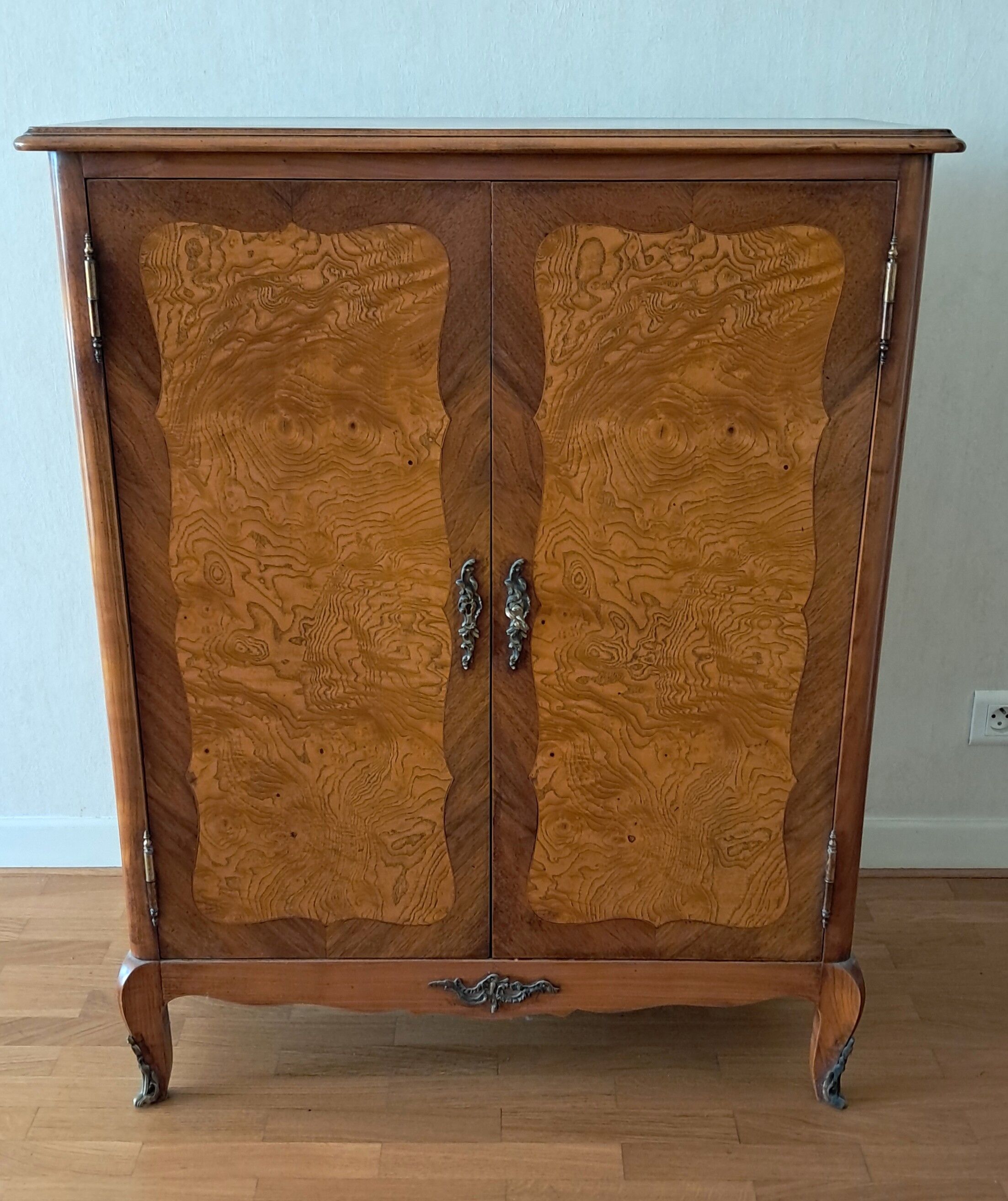 Transitional support furniture style LXV/LXVI circa 1950.