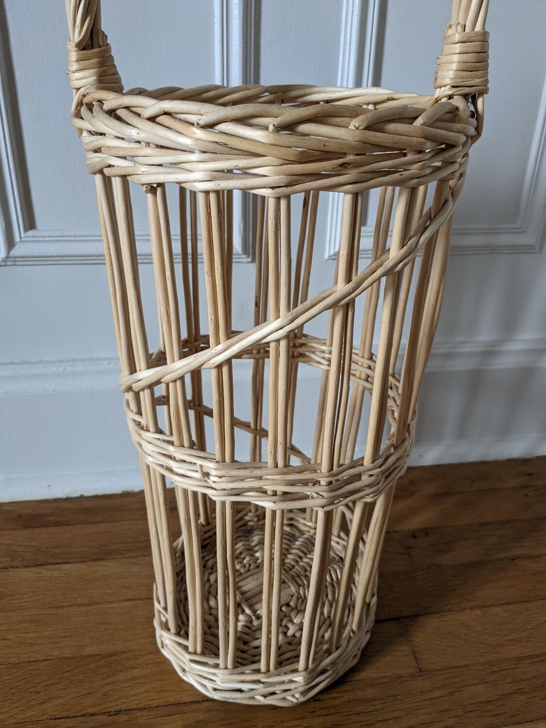 Rattan umbrella door