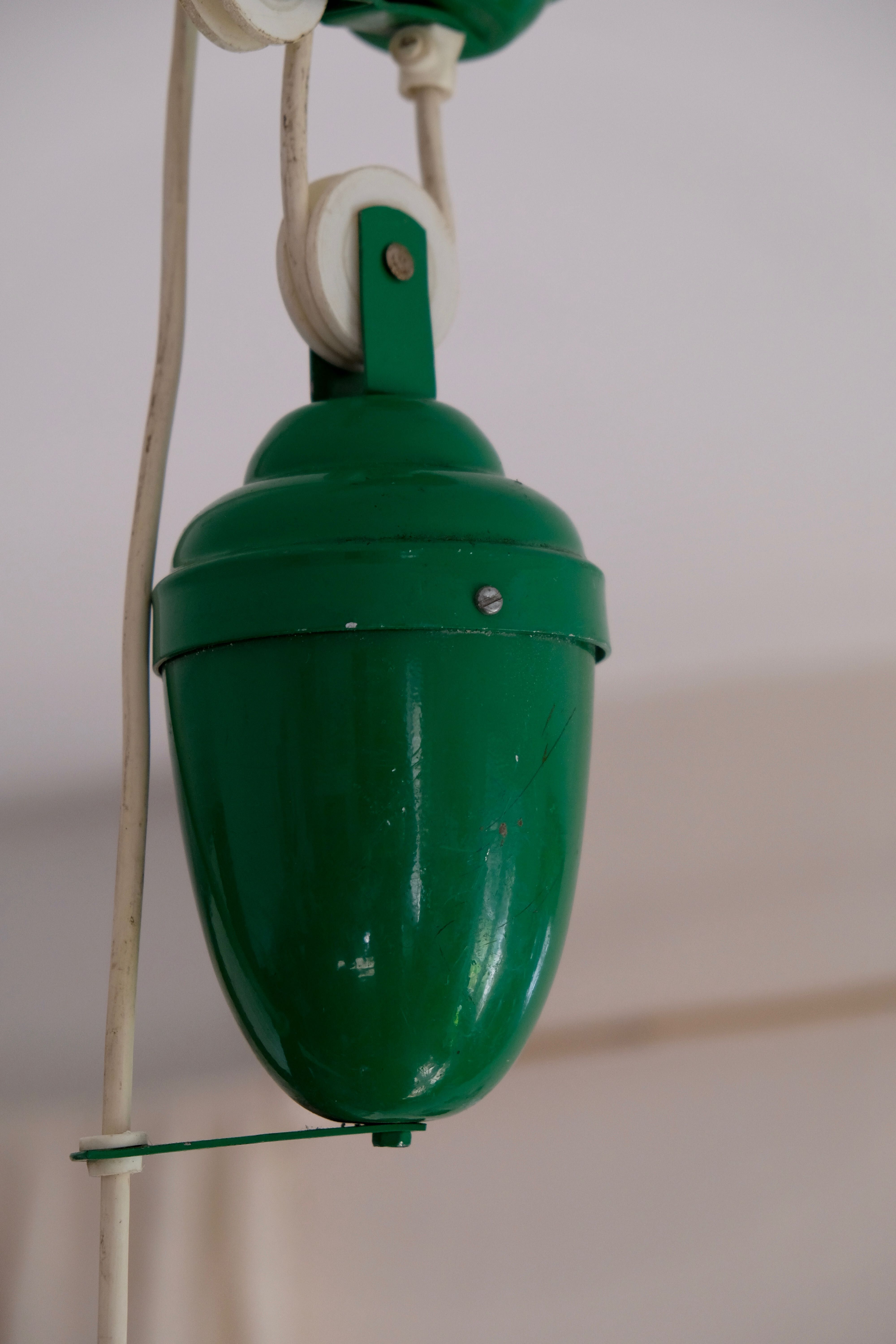 Industrial hanging in green metal with pulley