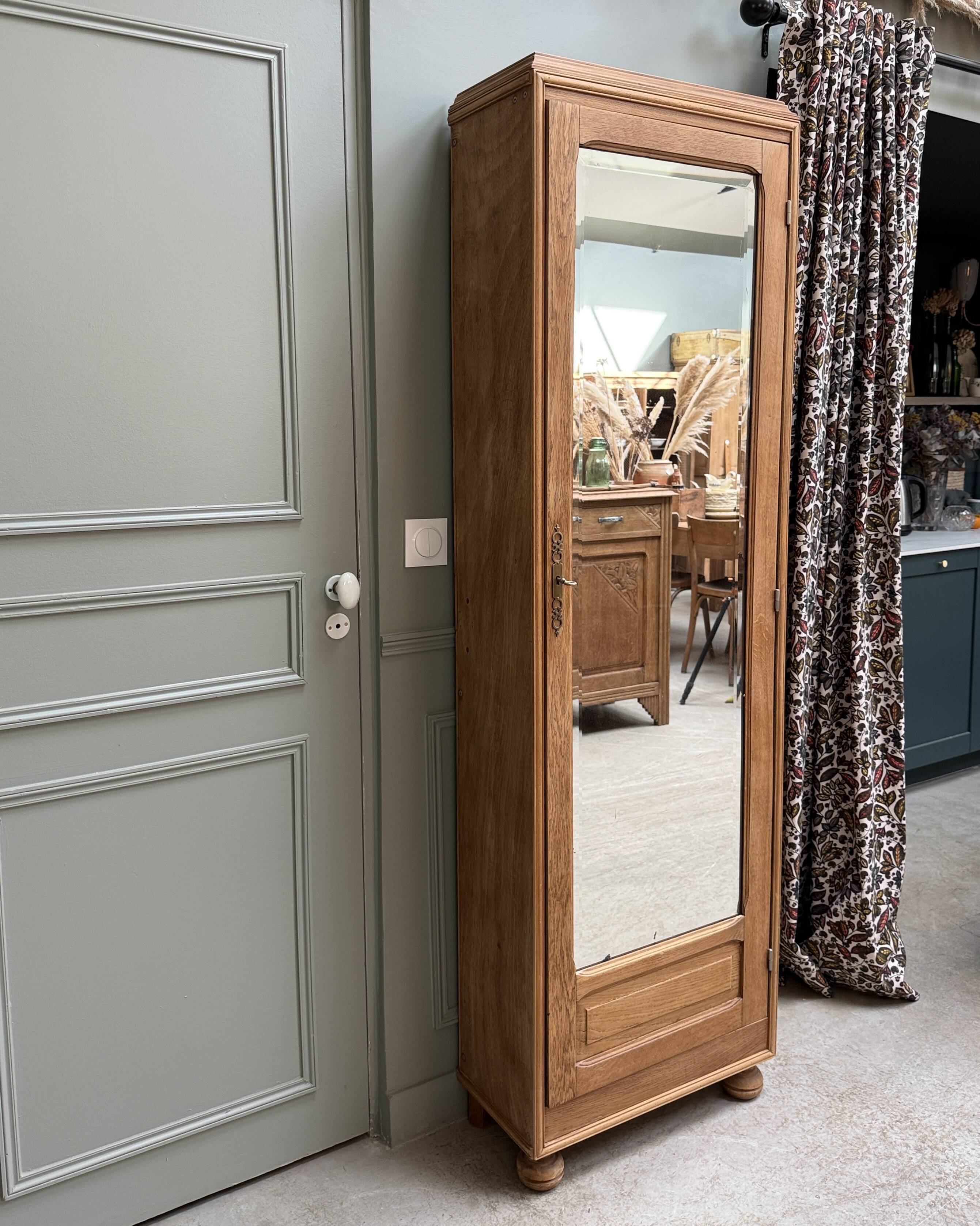 Dresser with bevelled mirror (renovated)
