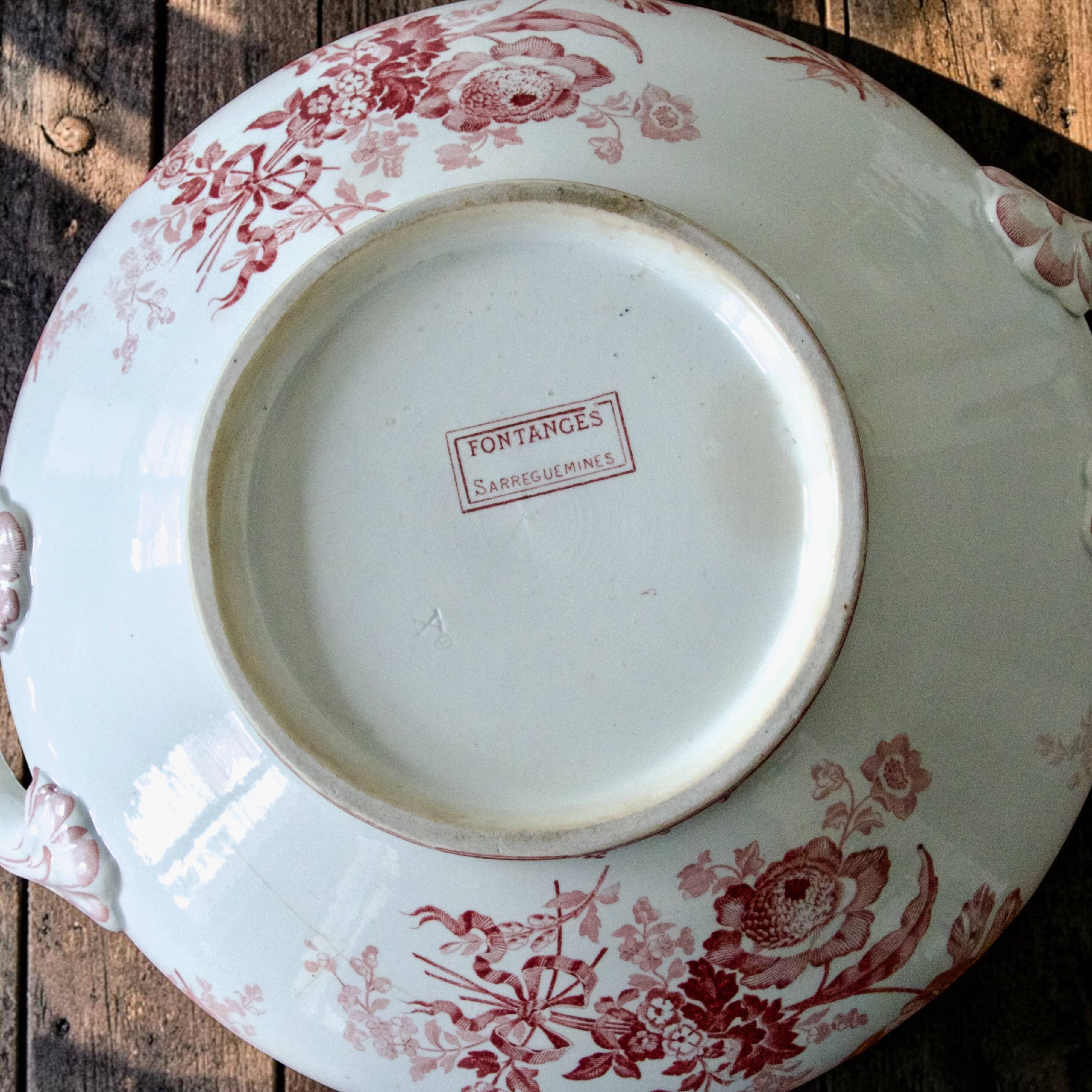 Large 19th-century ironstone soup tureen signed Sarreguemines Fontanges.