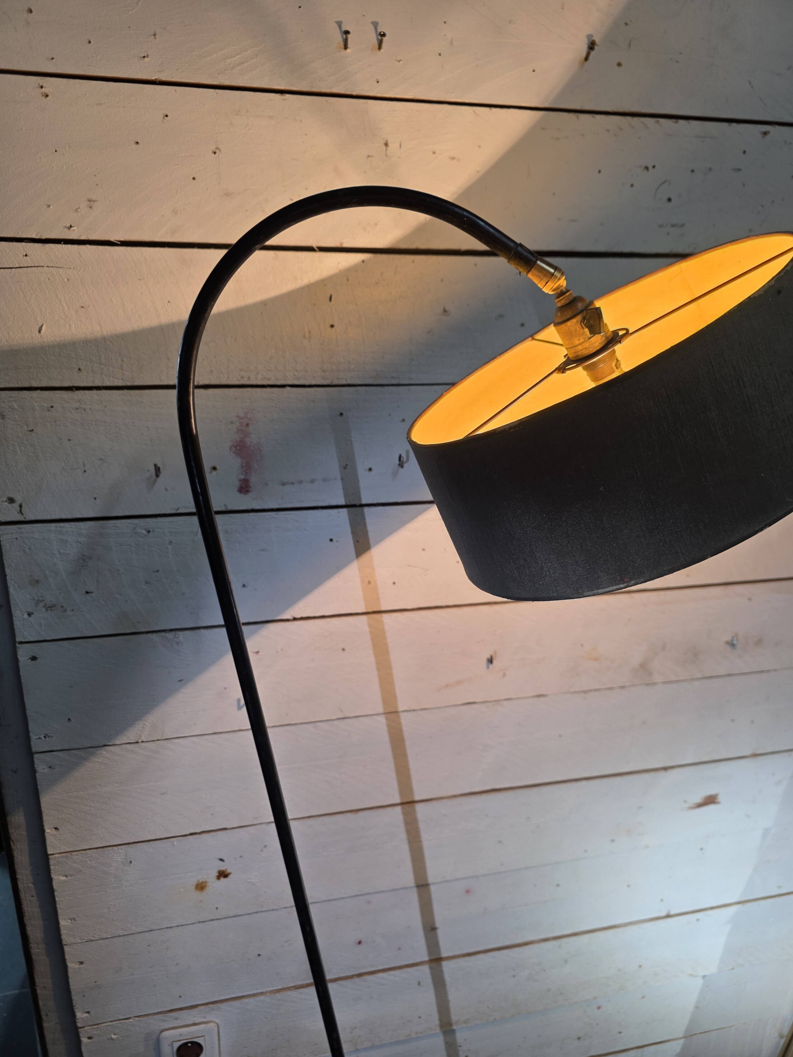 Lampadaire tripode style Matégot années 50
