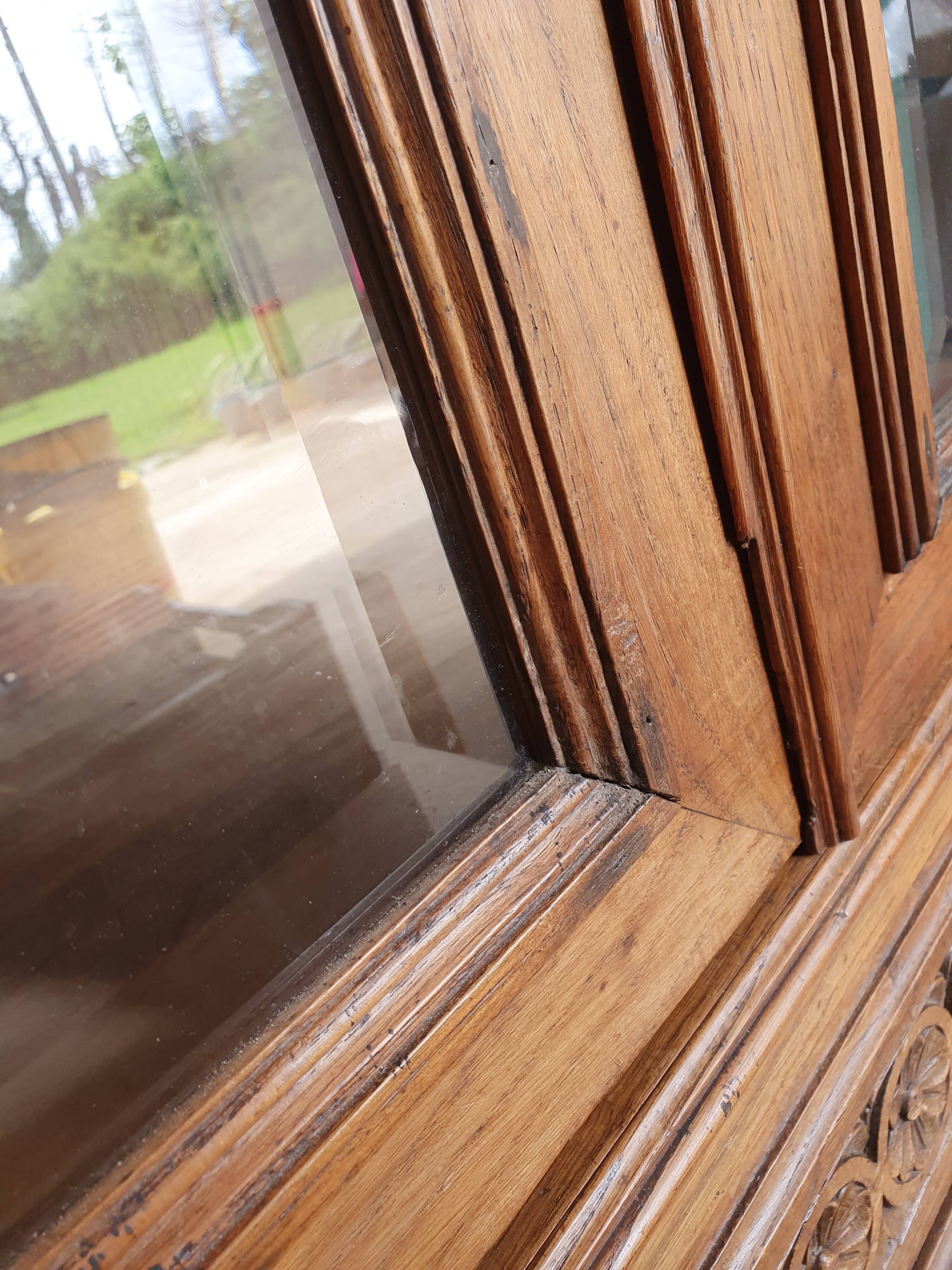 Glass cabinet