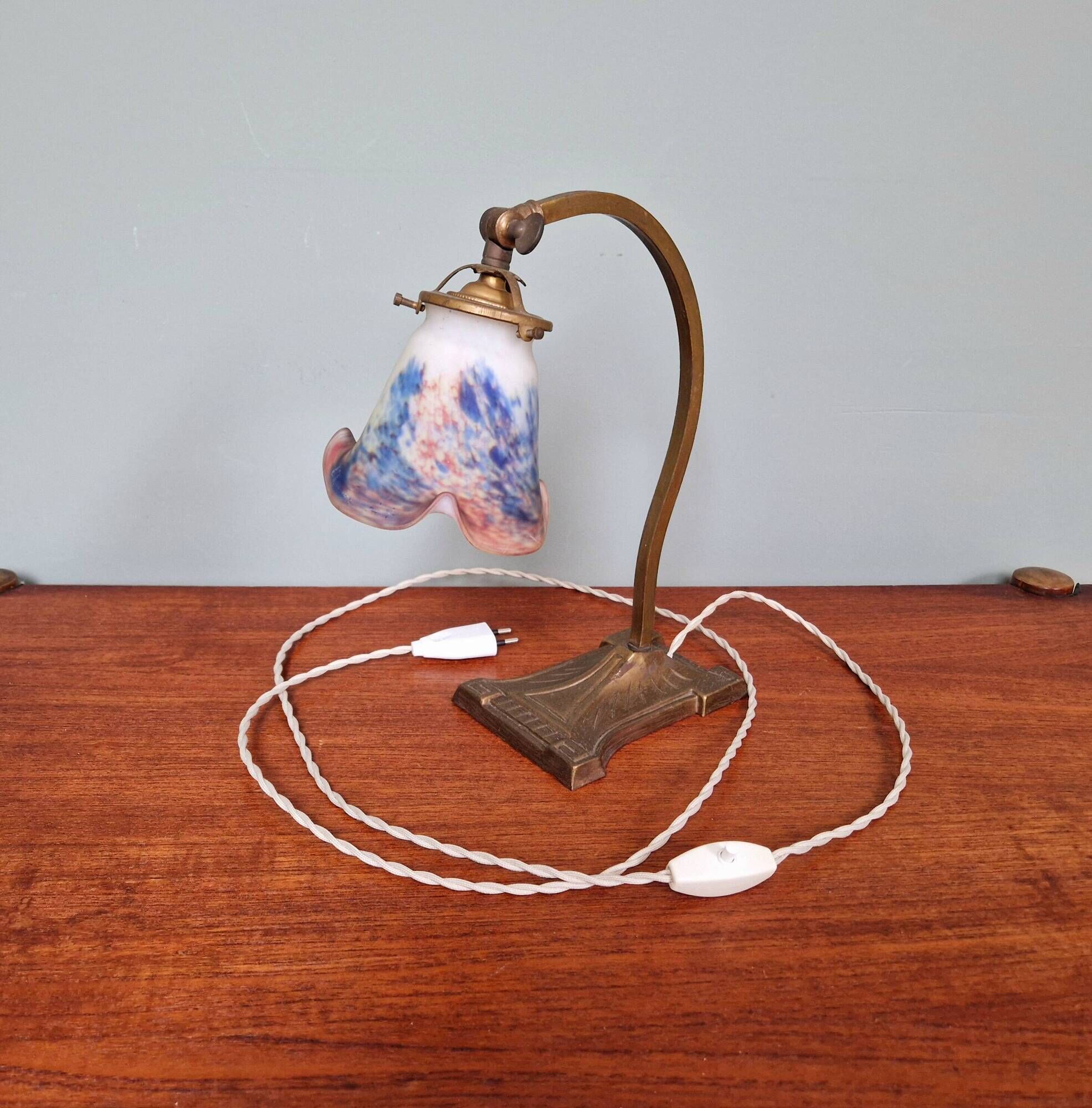 Art Deco desk lamp, signed Le verre Français, 1920s-30s