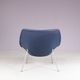Fauteuil à huître pour femme des années 1950 sur base en chrome mat avec rembourrage bleu par