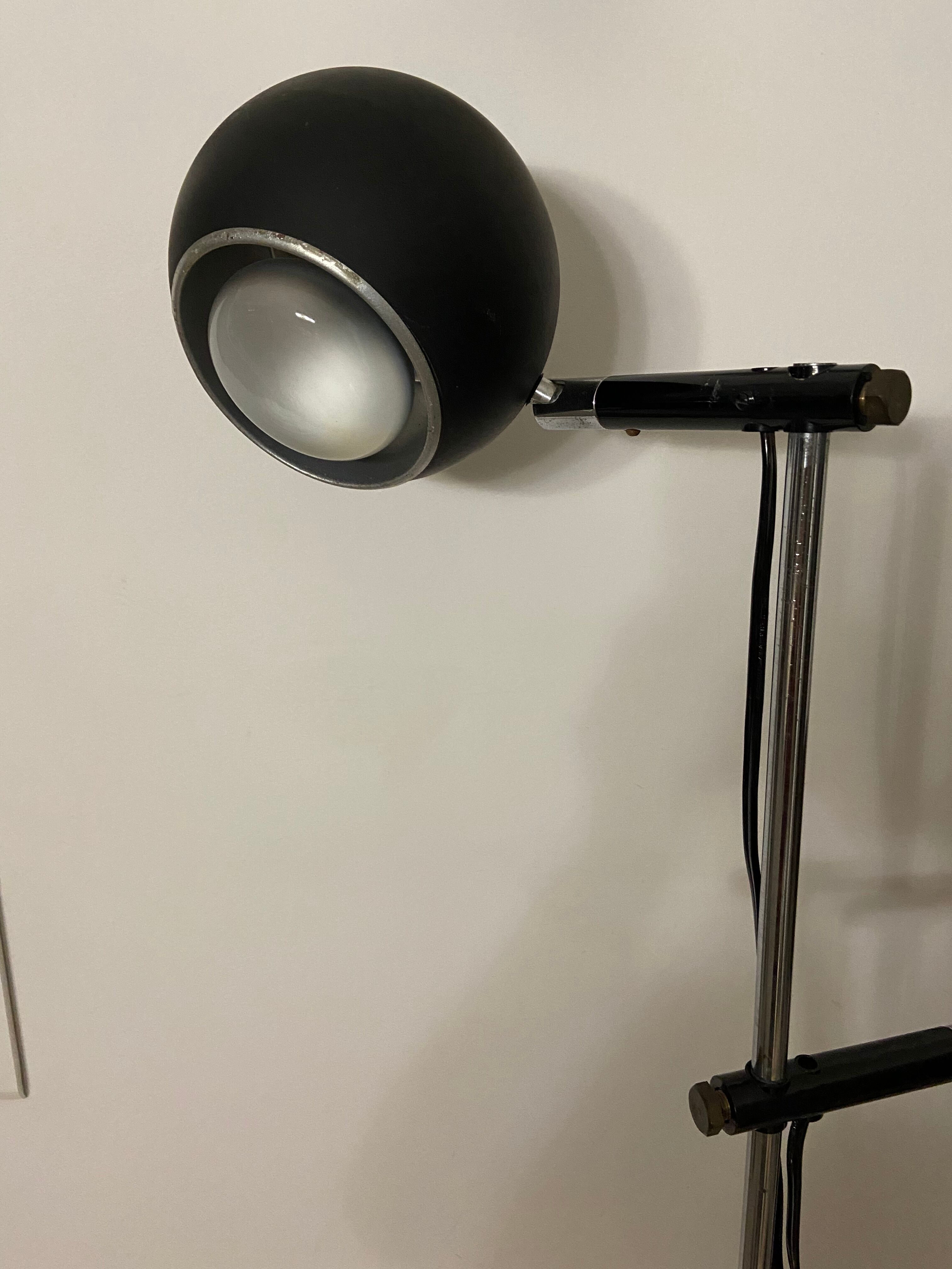 Eye ball floor lamp