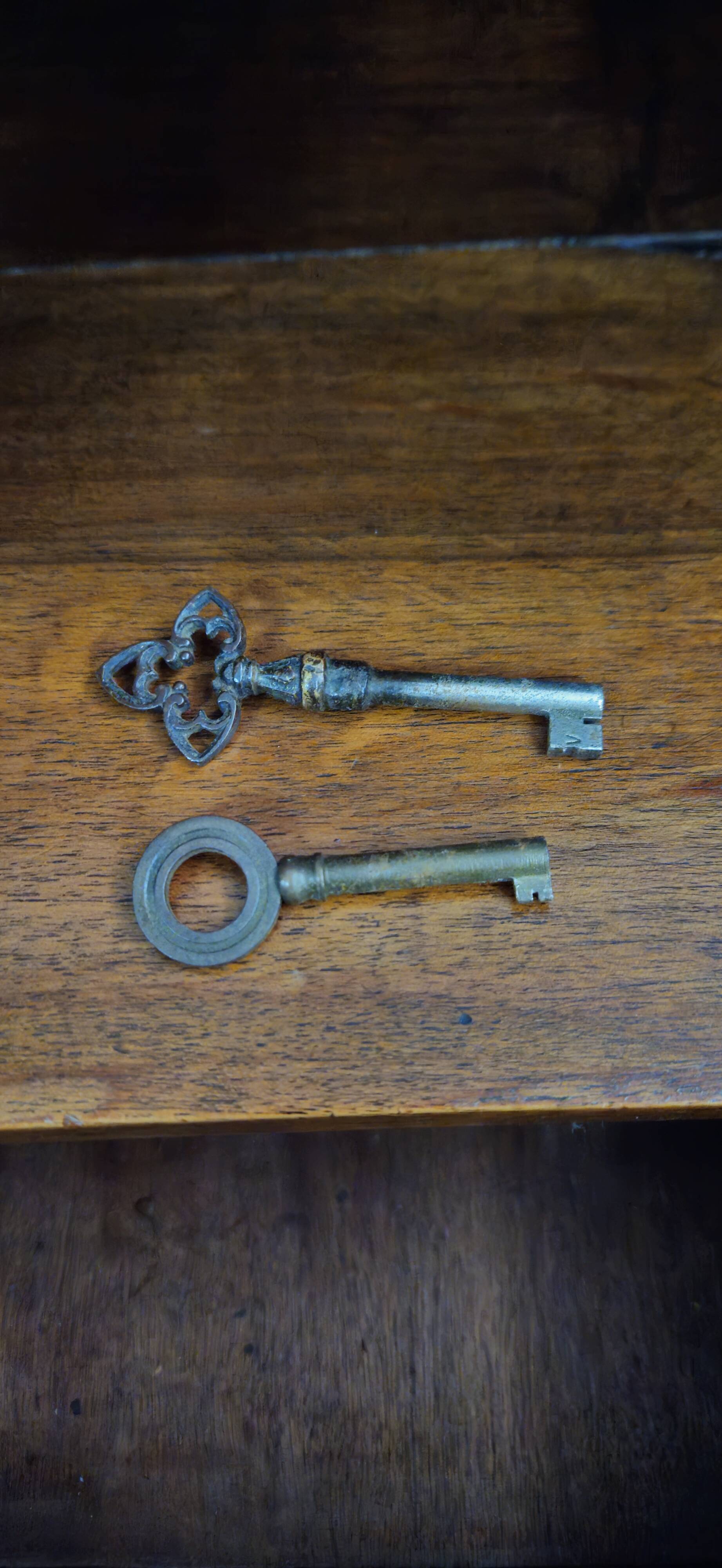 Antique carved solid wood buffet – Cherub decoration – 19th century