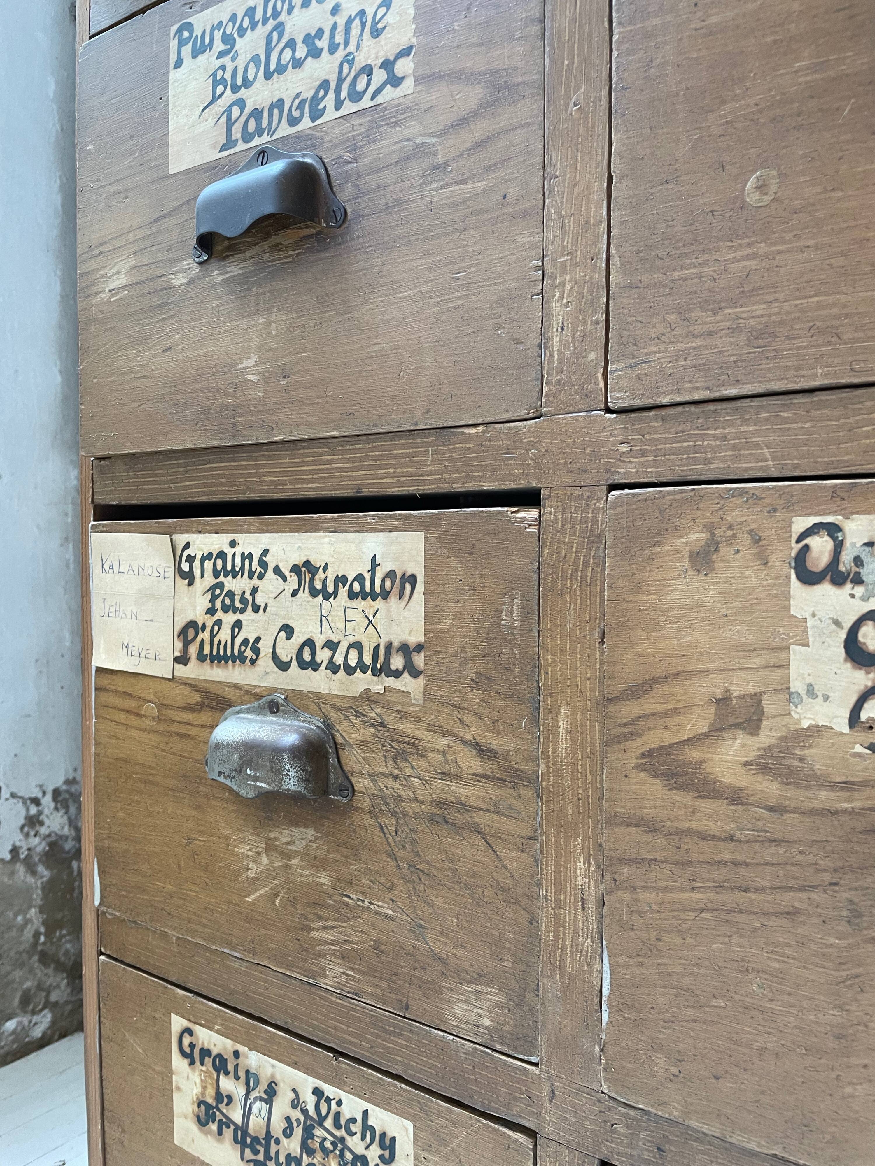 Meuble de métier à tiroirs pharmacie XIXème