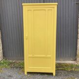 Simple yellow Parisian wardrobe