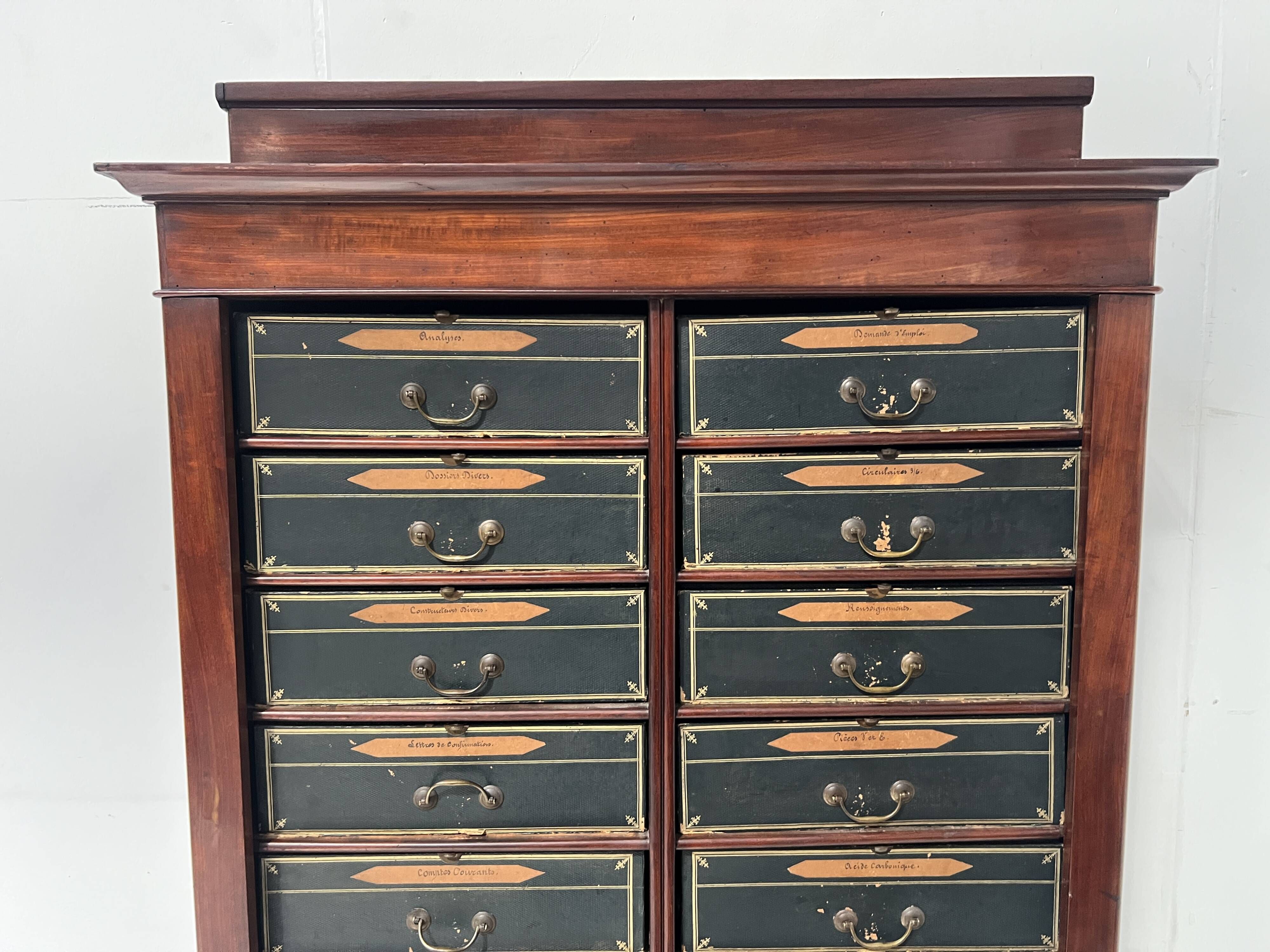 Louis Philippe period cabinet in mahogany veneer, 19th century.