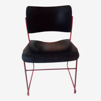 Chaise empilable Howe, modele 40/4, pietement laque rouge