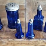 Ensemble condiments : sel/poivre/ huile/ vinaigre