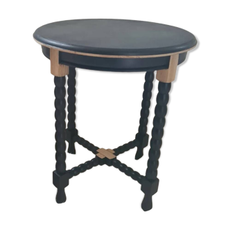 Chic and elegant beaded leg pedestal table