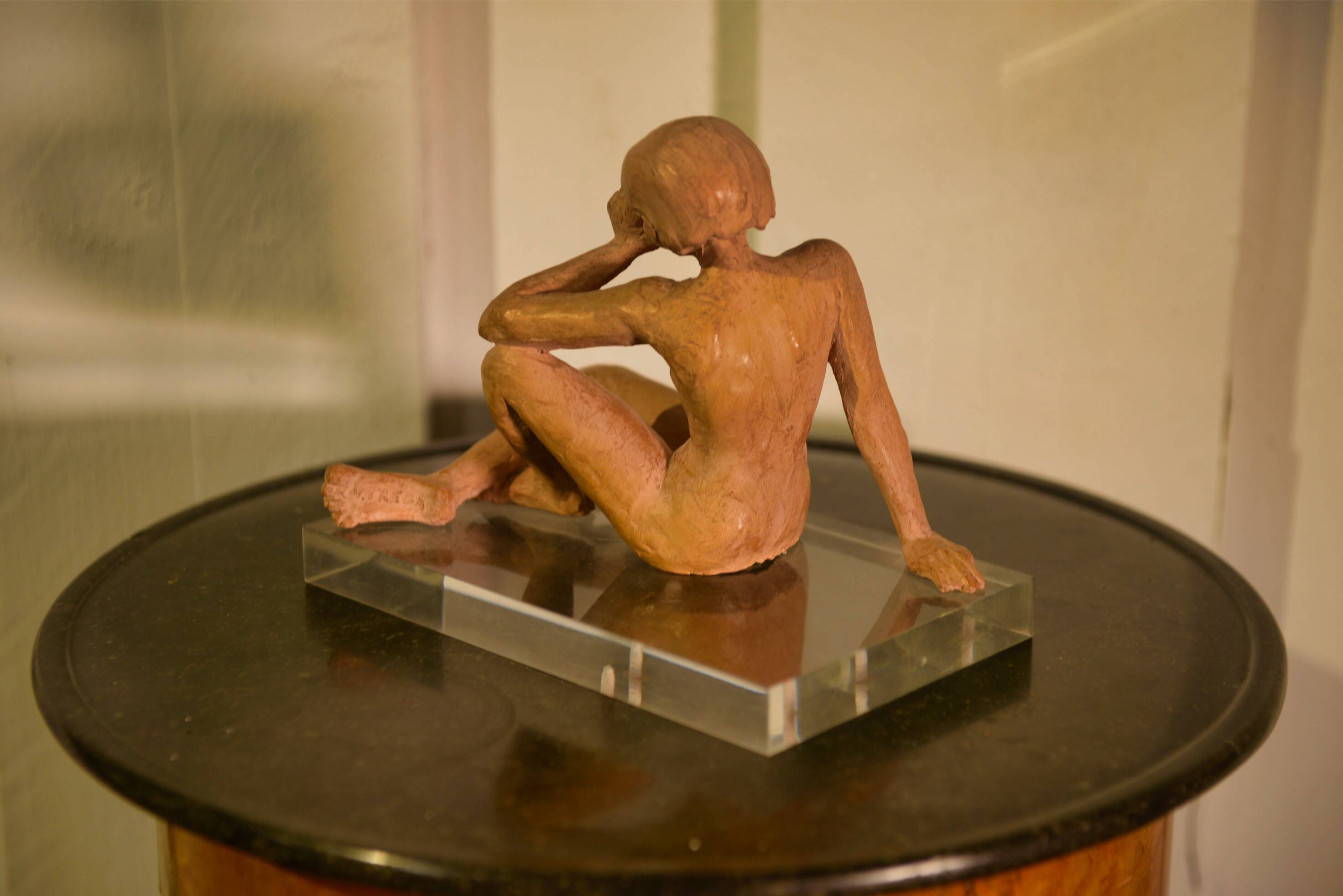 Terracotta sculpture of a seated woman by Norbert Treca contemporary art.
