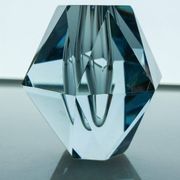 Vase en cristal en forme de diamant de Strömbergshyttan