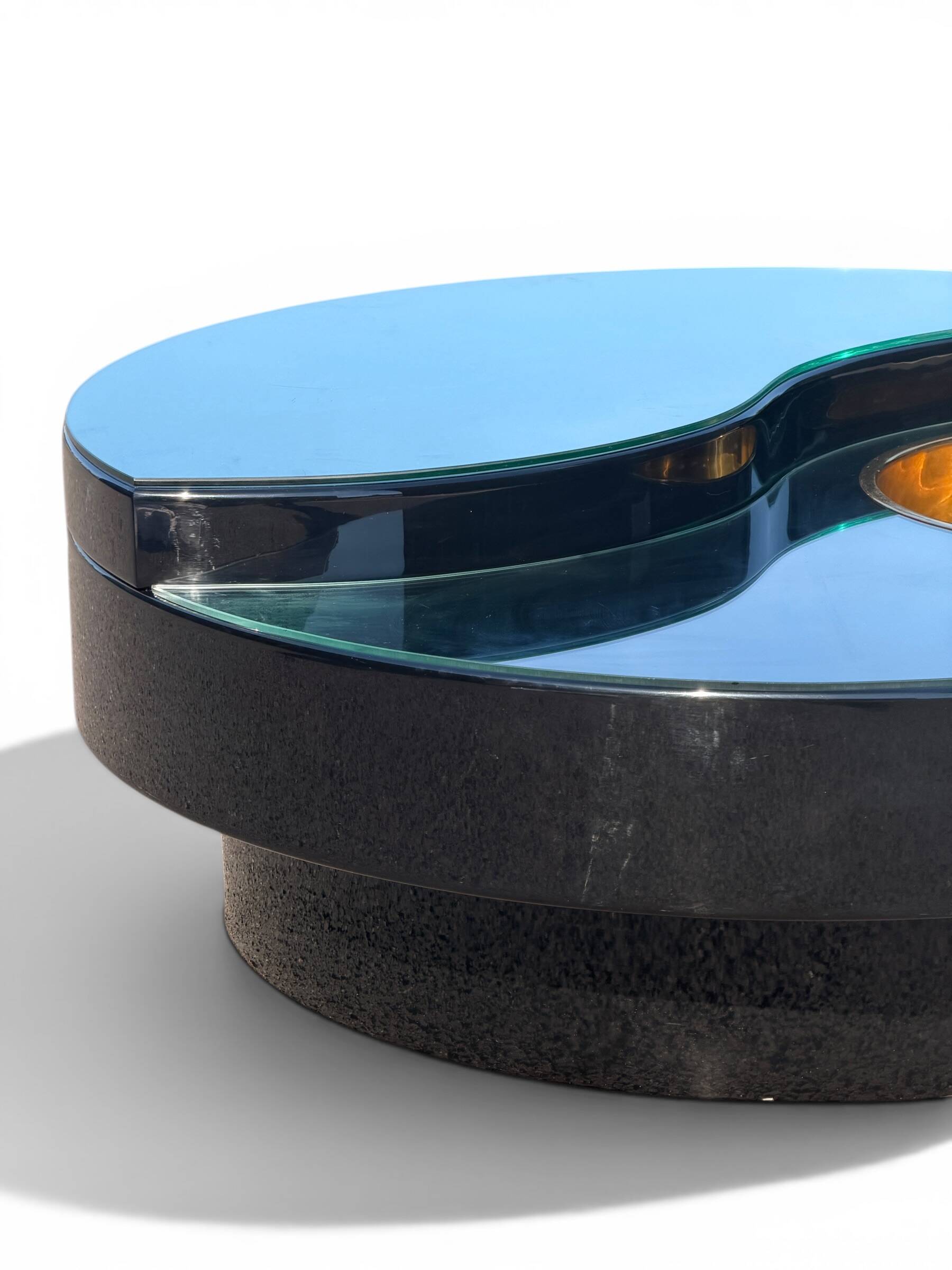 Table basse Willy Rizzo Yin-Yang - Laque, laiton & verre (Circa 70)