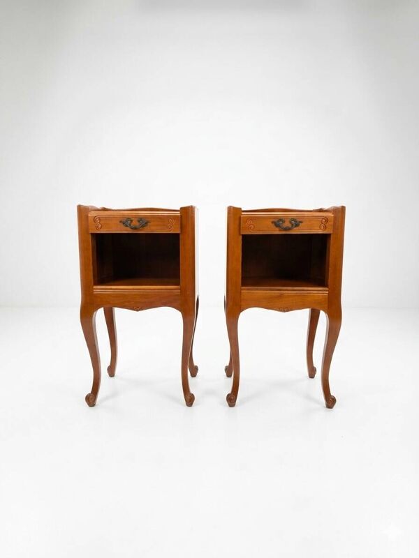 Paire de tables de chevet style Louis XV en merisier