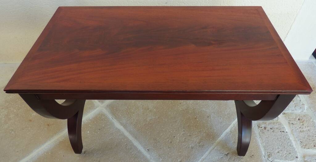 Restoration style coffee table in mahogany-colored wood / Very good condition
