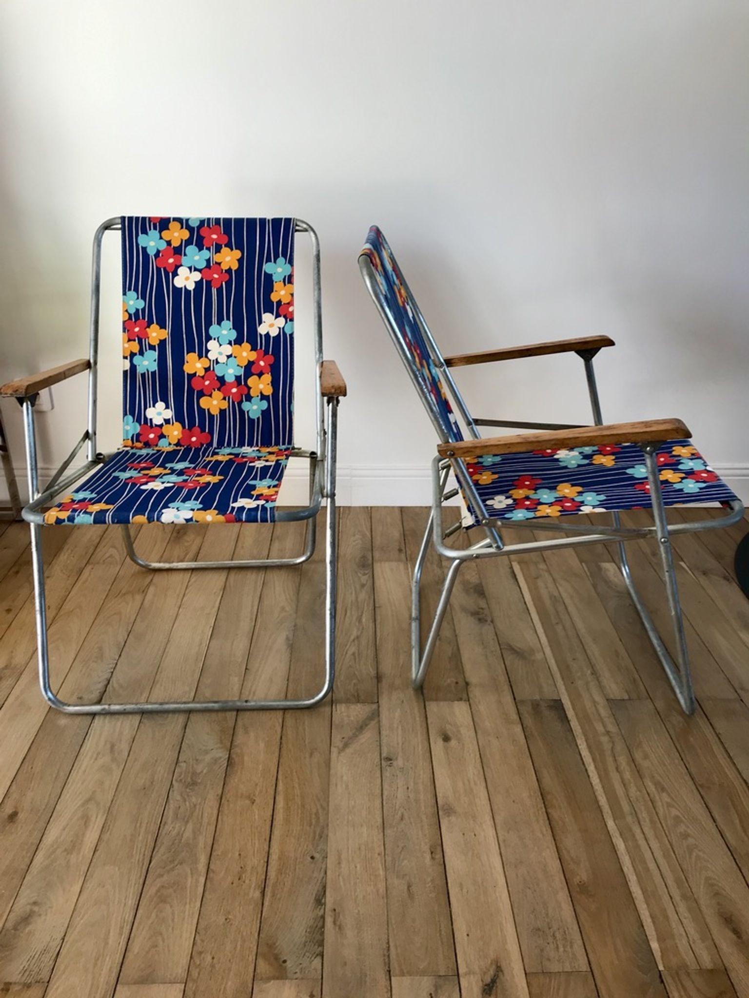 Pair of vintage camping chairs floral and wood fabrics 70s