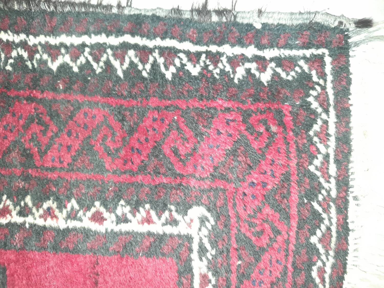 Kazak carpet with a geometric medallion design – Late 20th century 136 x 72 cm